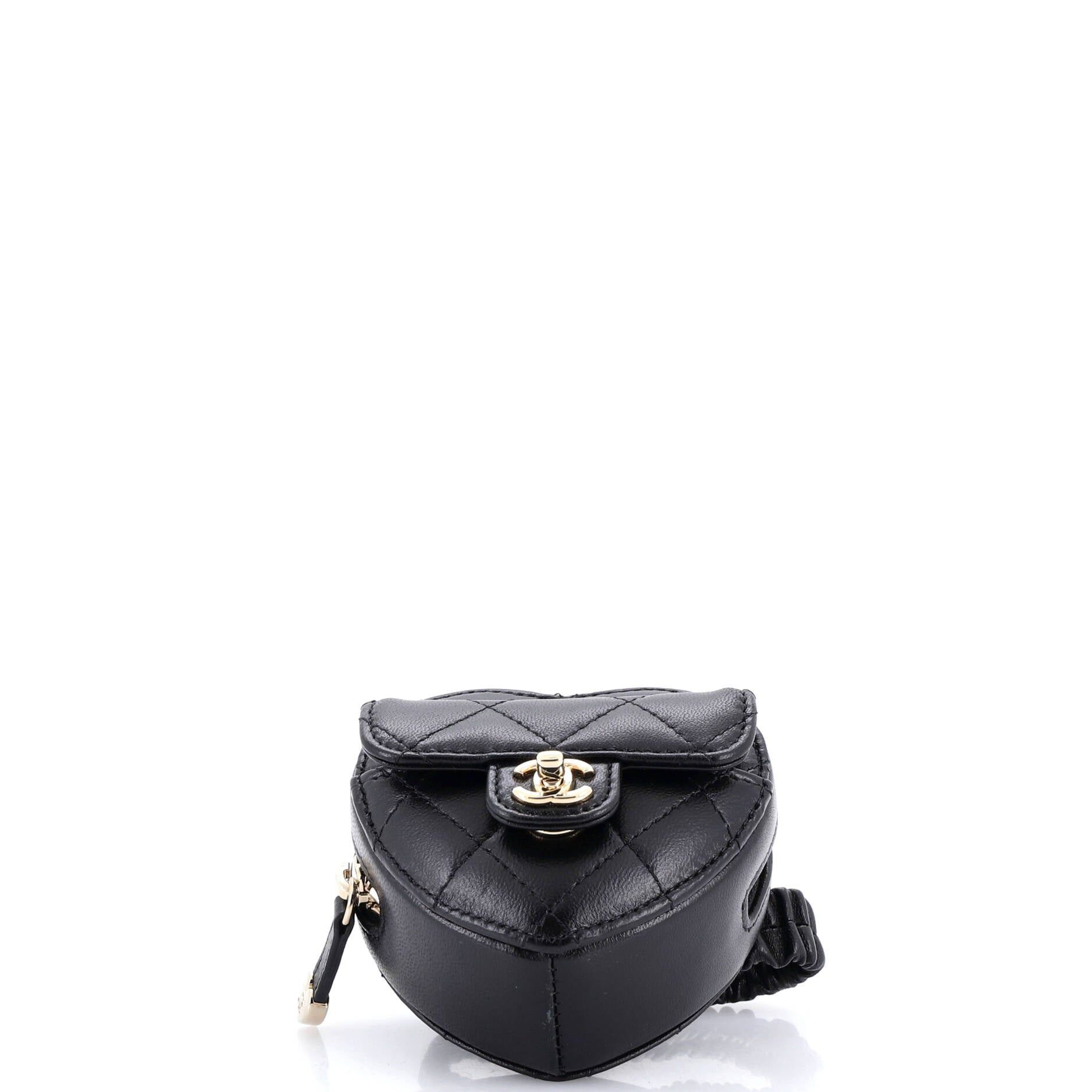 Chanel CC in Love Heart Arm Zip Coin Purse Size ONE SIZE - 5 Thumbnail