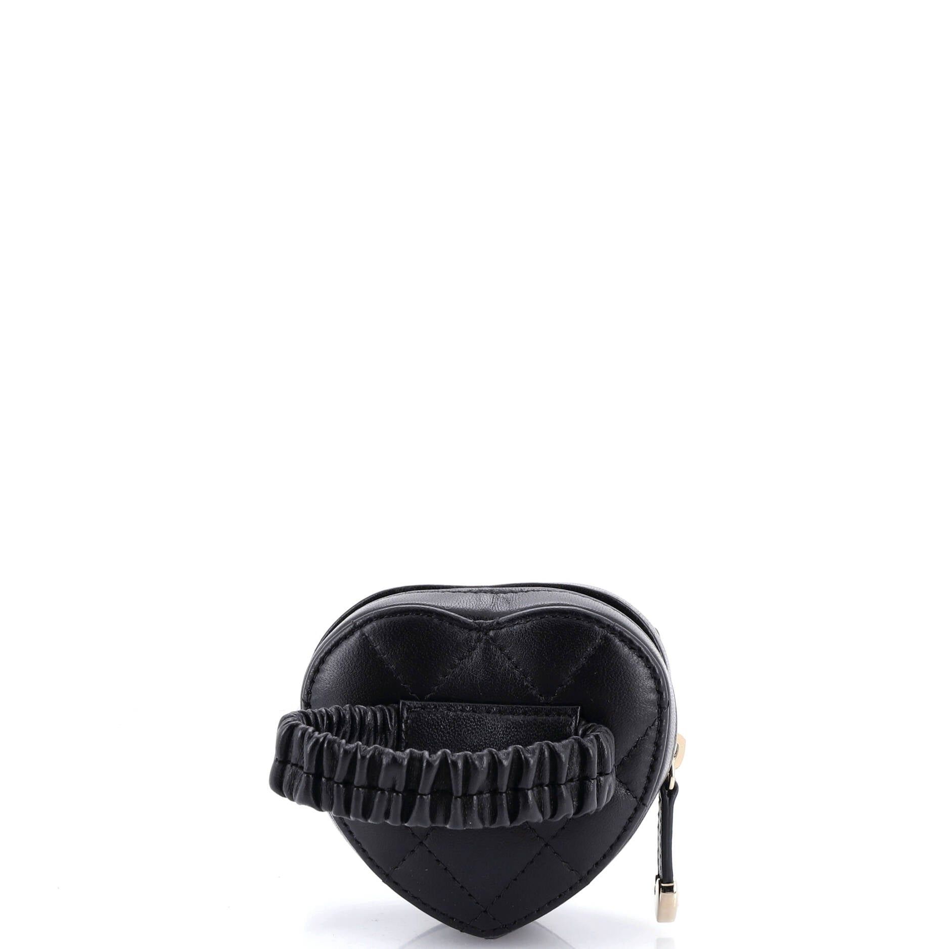 Chanel CC in Love Heart Arm Zip Coin Purse Size ONE SIZE - 4 Thumbnail