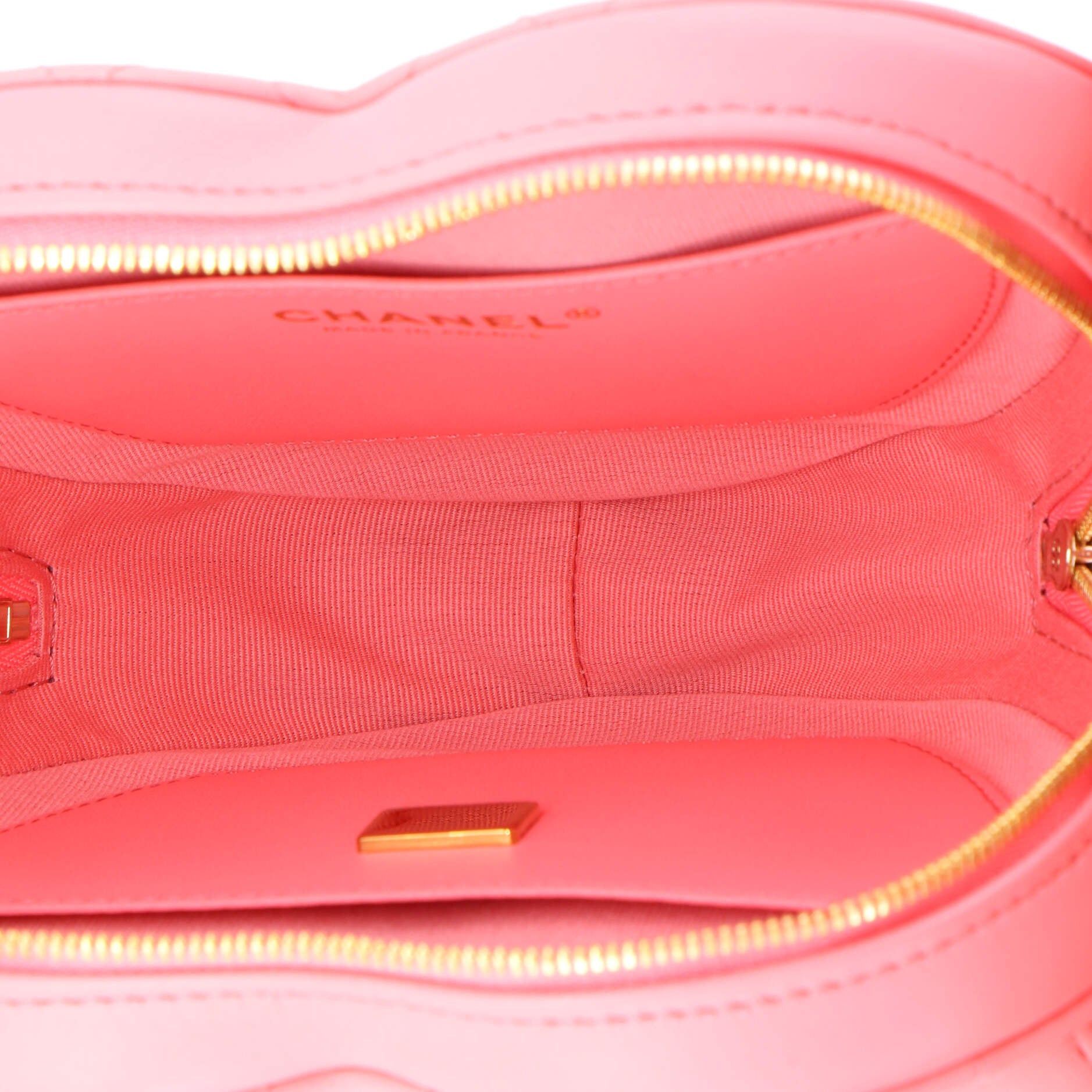 Chanel CC in Love Heart Bag Size ONE SIZE - 6 Thumbnail