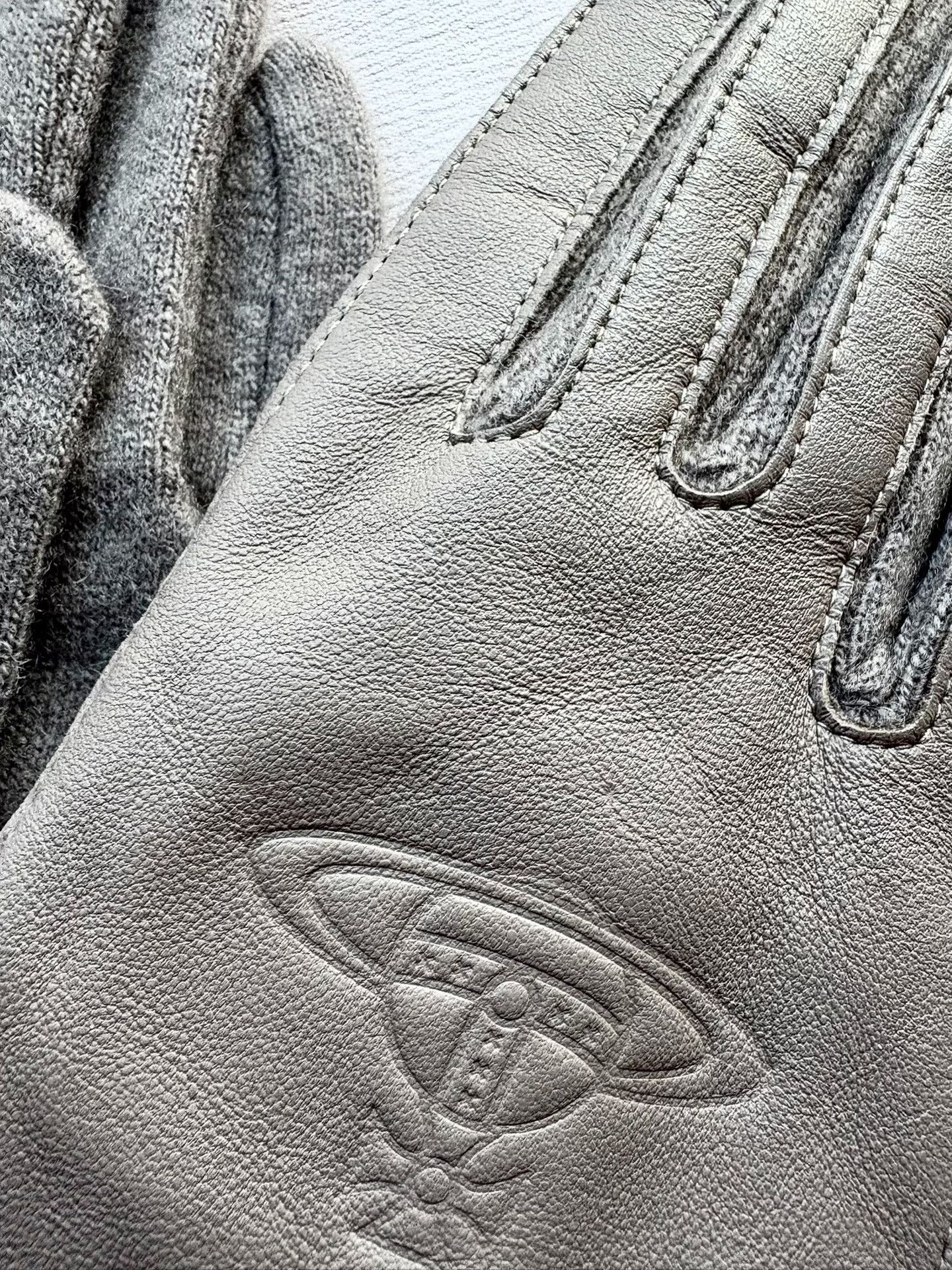 Vivienne Westwood Vivienne Westwood Gray Leather Gloves Size ONE SIZE - 7 Thumbnail