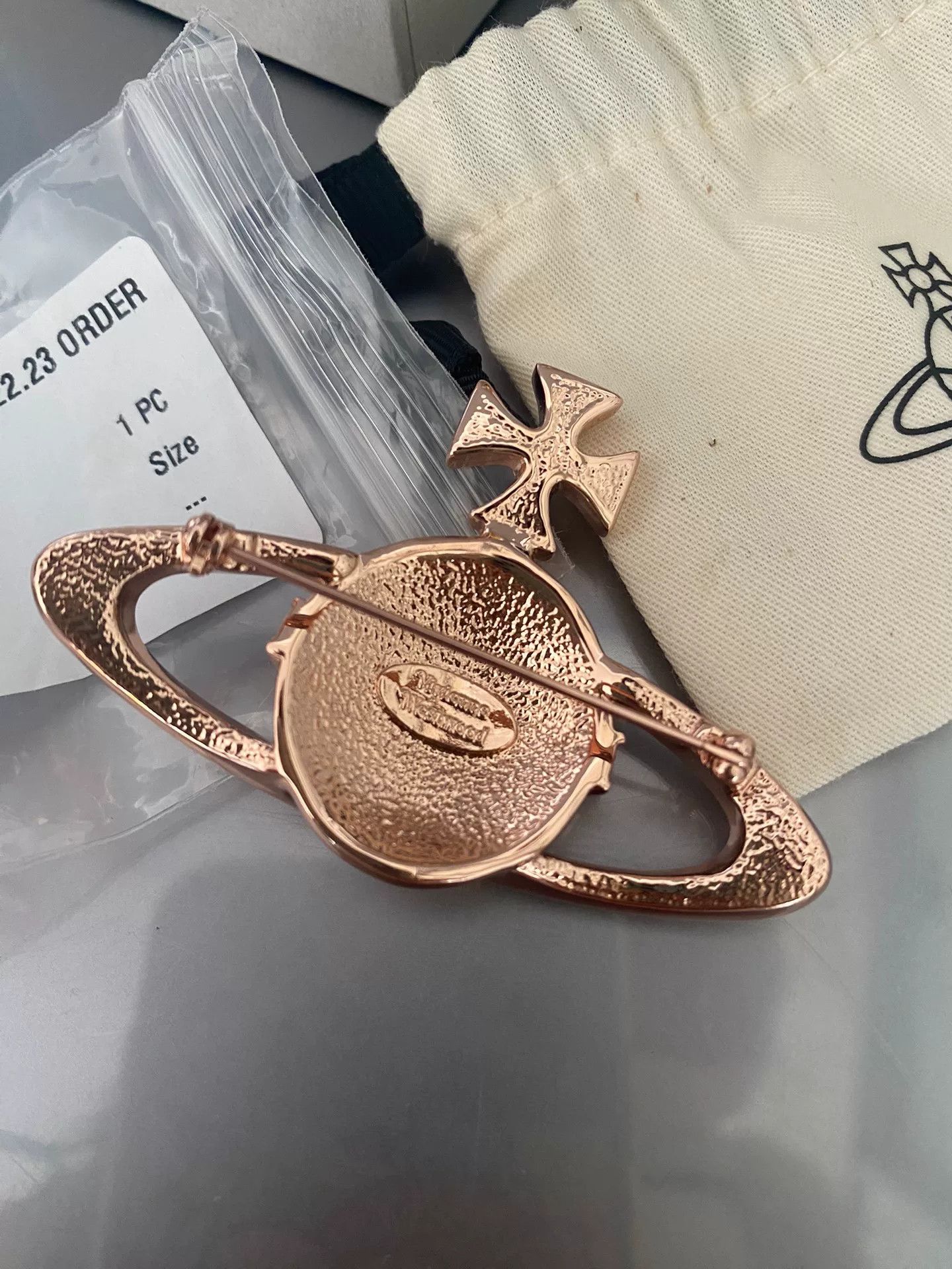 Vivienne Westwood Vivienne Westwood Rose Gold Saturn Brooch Size ONE SIZE - 4 Thumbnail