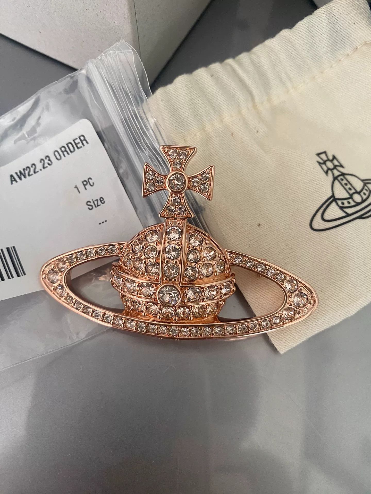 Vivienne Westwood Vivienne Westwood Rose Gold Saturn Brooch Size ONE SIZE - 2 Thumbnail