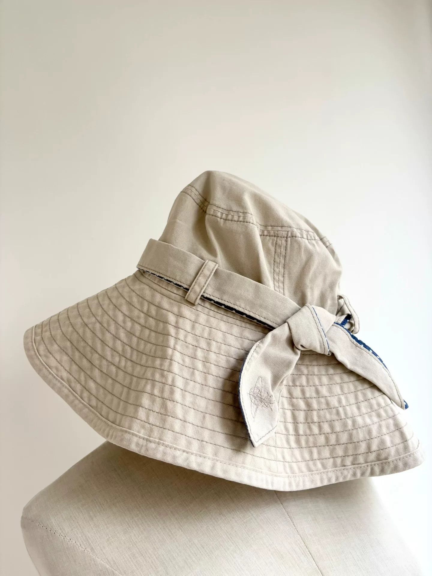 Vivienne Westwood Vivienne Westwood Bow Embroidered Fisherman Hat Size ONE SIZE - 6 Thumbnail