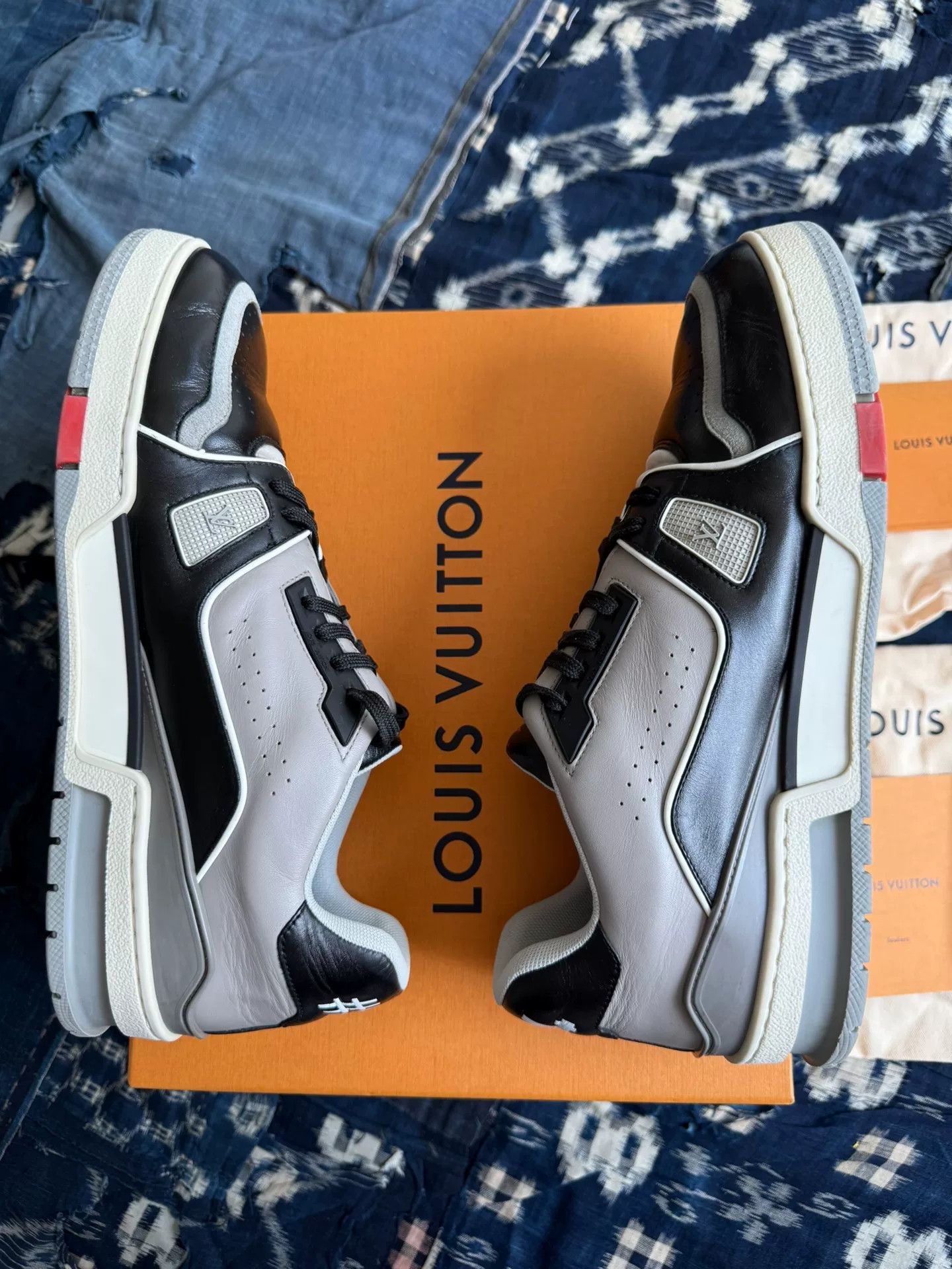 Louis Vuitton LOUIS VUITTON LV TRAINER Black Sneakers Size US 10 / EU 43 - 4 Thumbnail