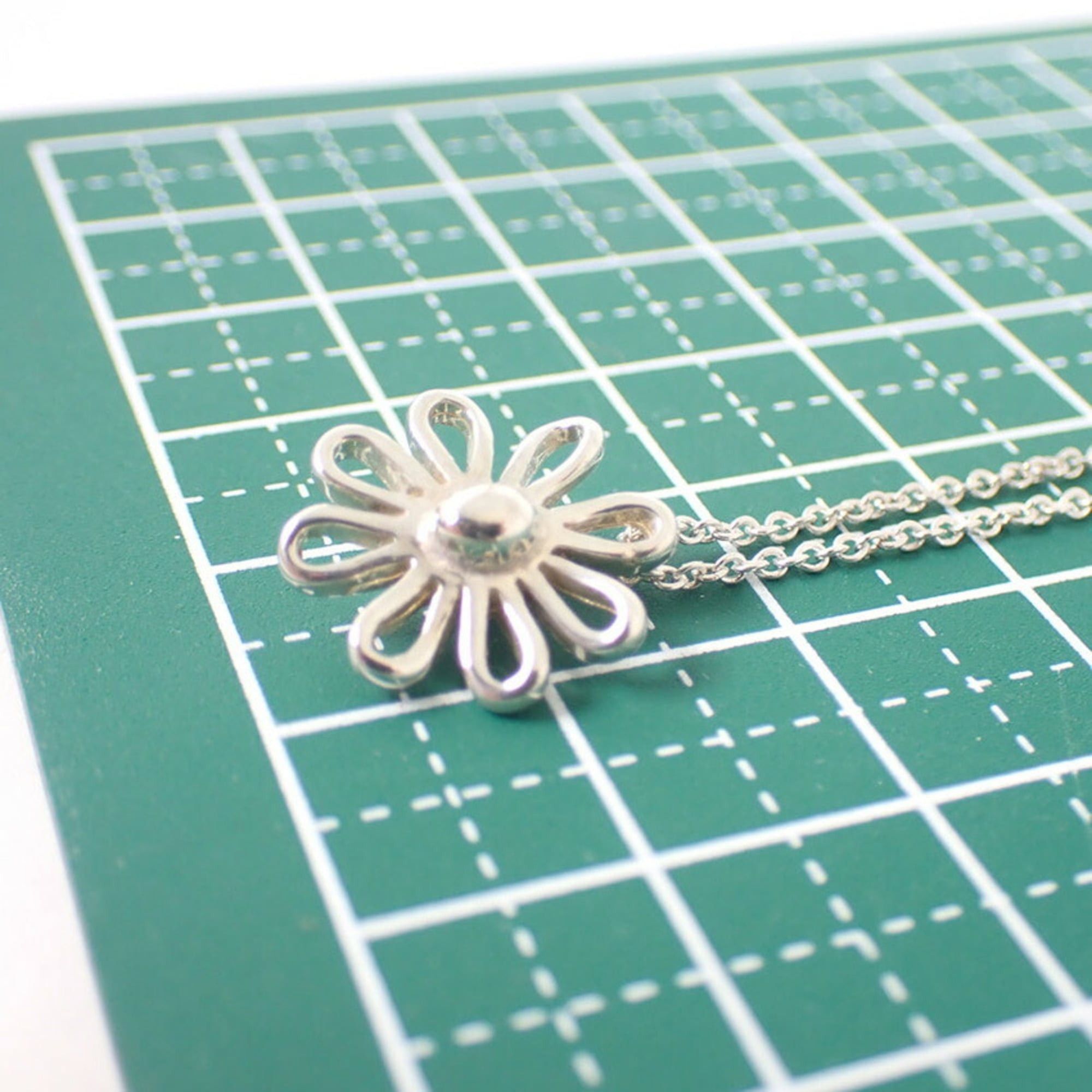 Tiffany & Co. TIFFANY 925 Daisy Pendant Necklace Size ONE SIZE - 10 Thumbnail