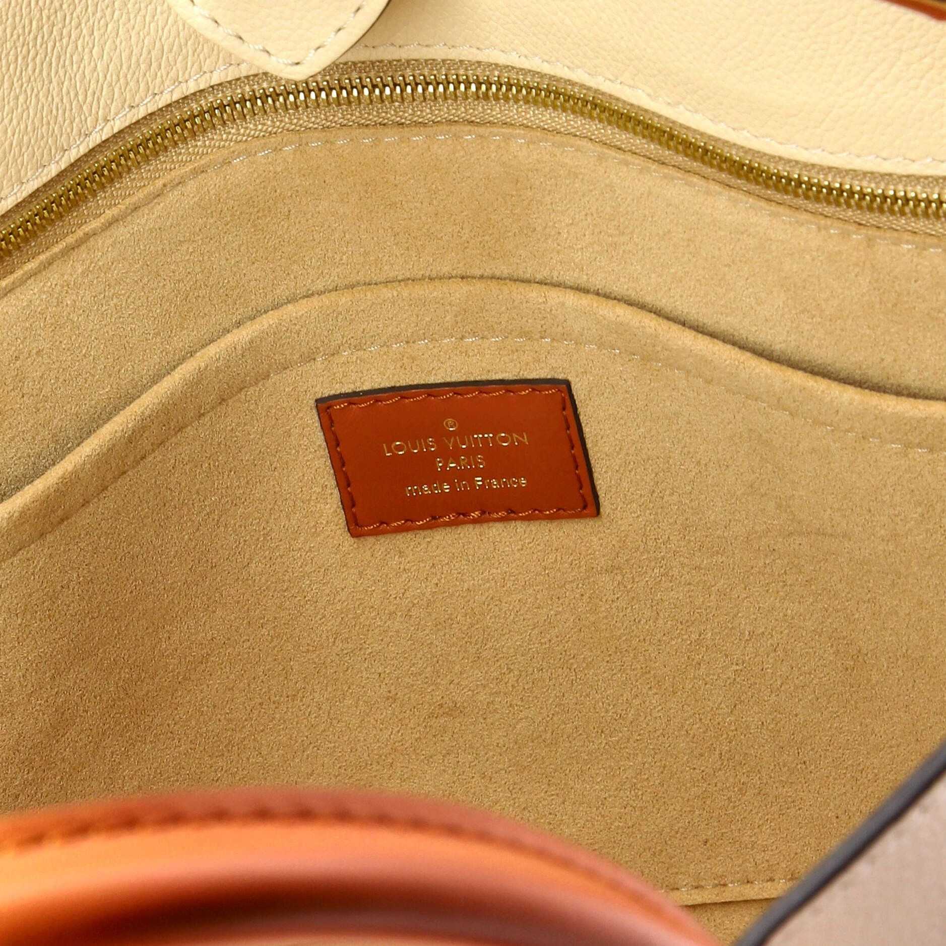 Louis Vuitton On My Side Tote Size ONE SIZE - 6 Thumbnail