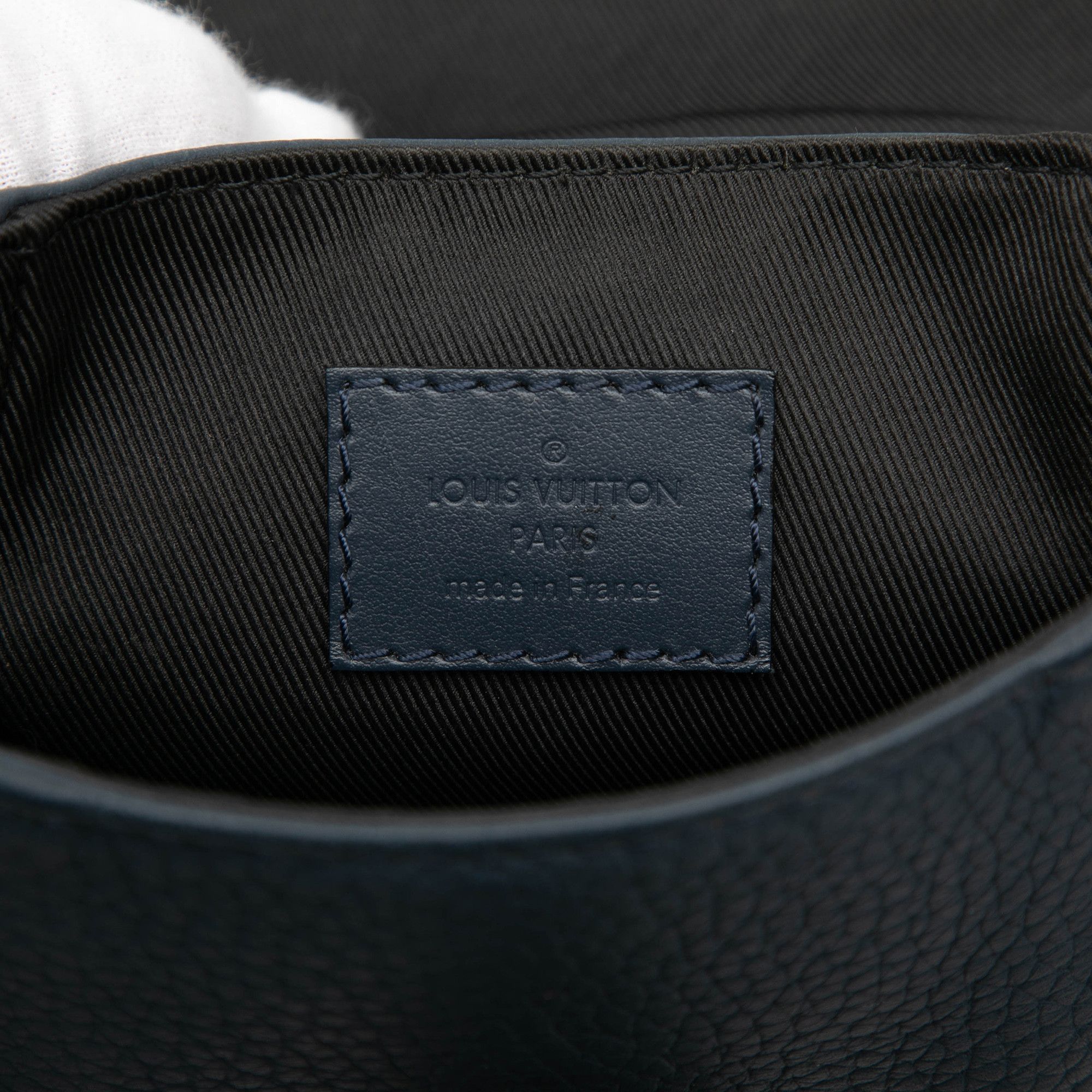 Louis Vuitton Louis Vuitton Taurillon Christopher XS Size ONE SIZE - 5 Thumbnail