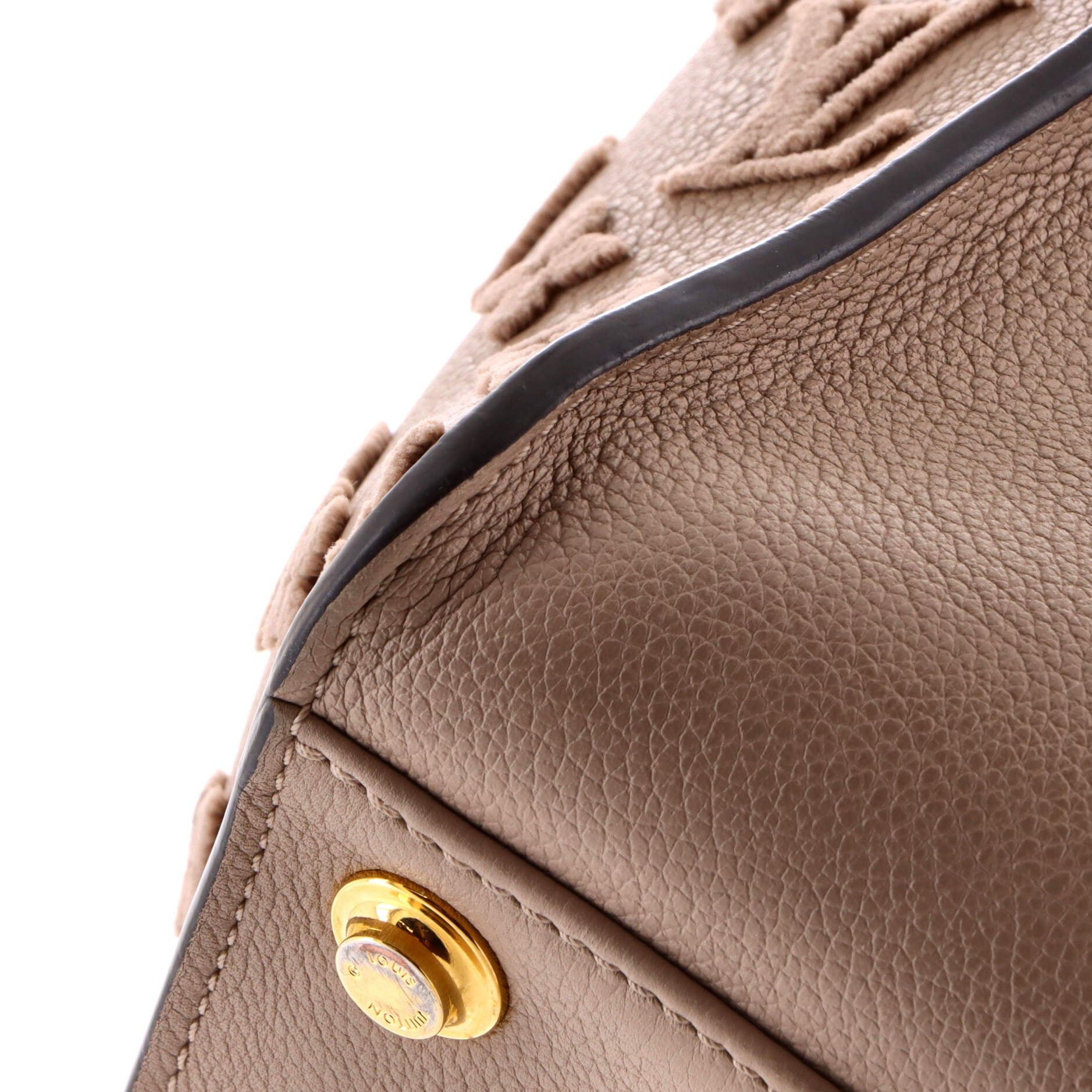 Louis Vuitton On My Side Tote Size ONE SIZE - 6 Thumbnail