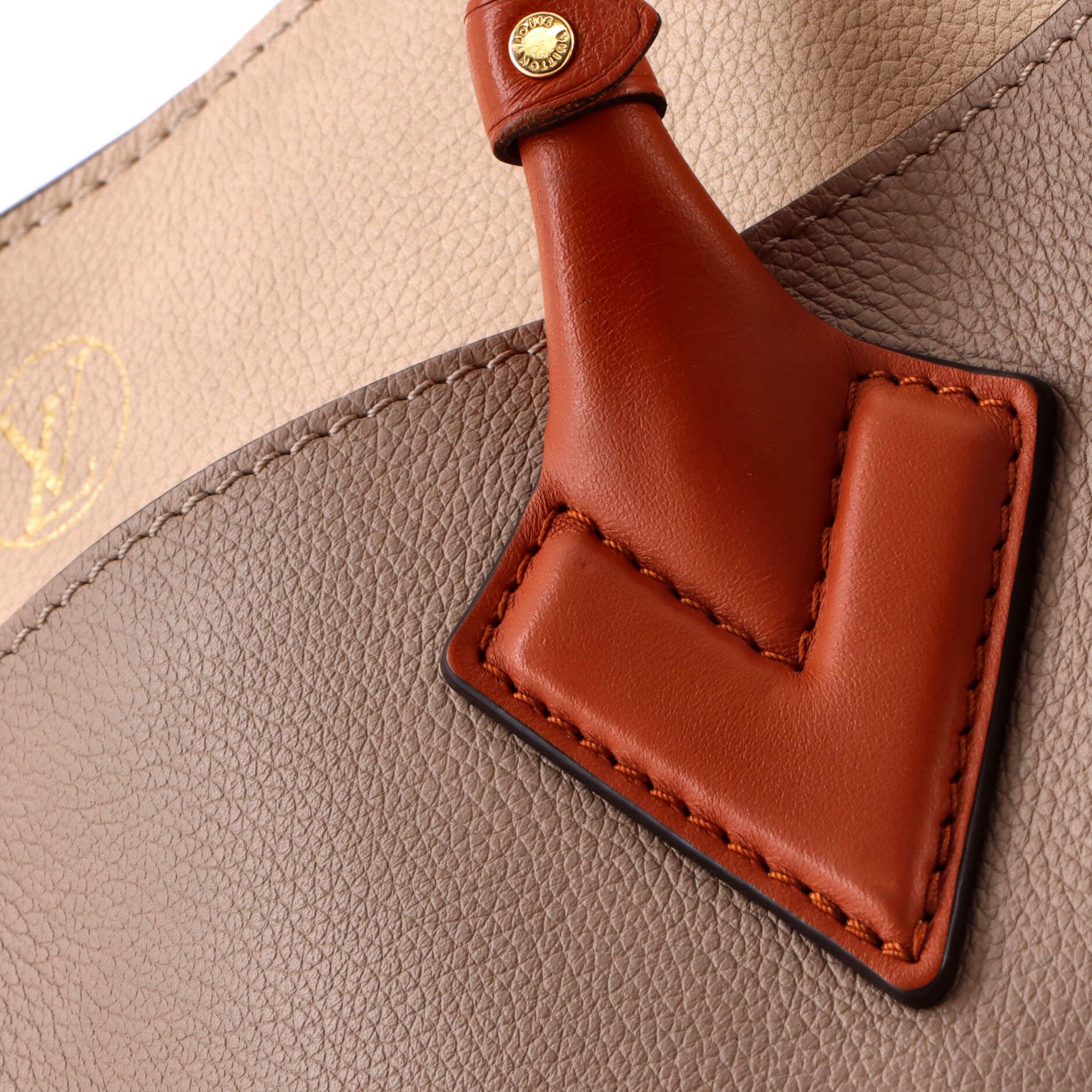 Louis Vuitton On My Side Tote Size ONE SIZE - 7 Thumbnail