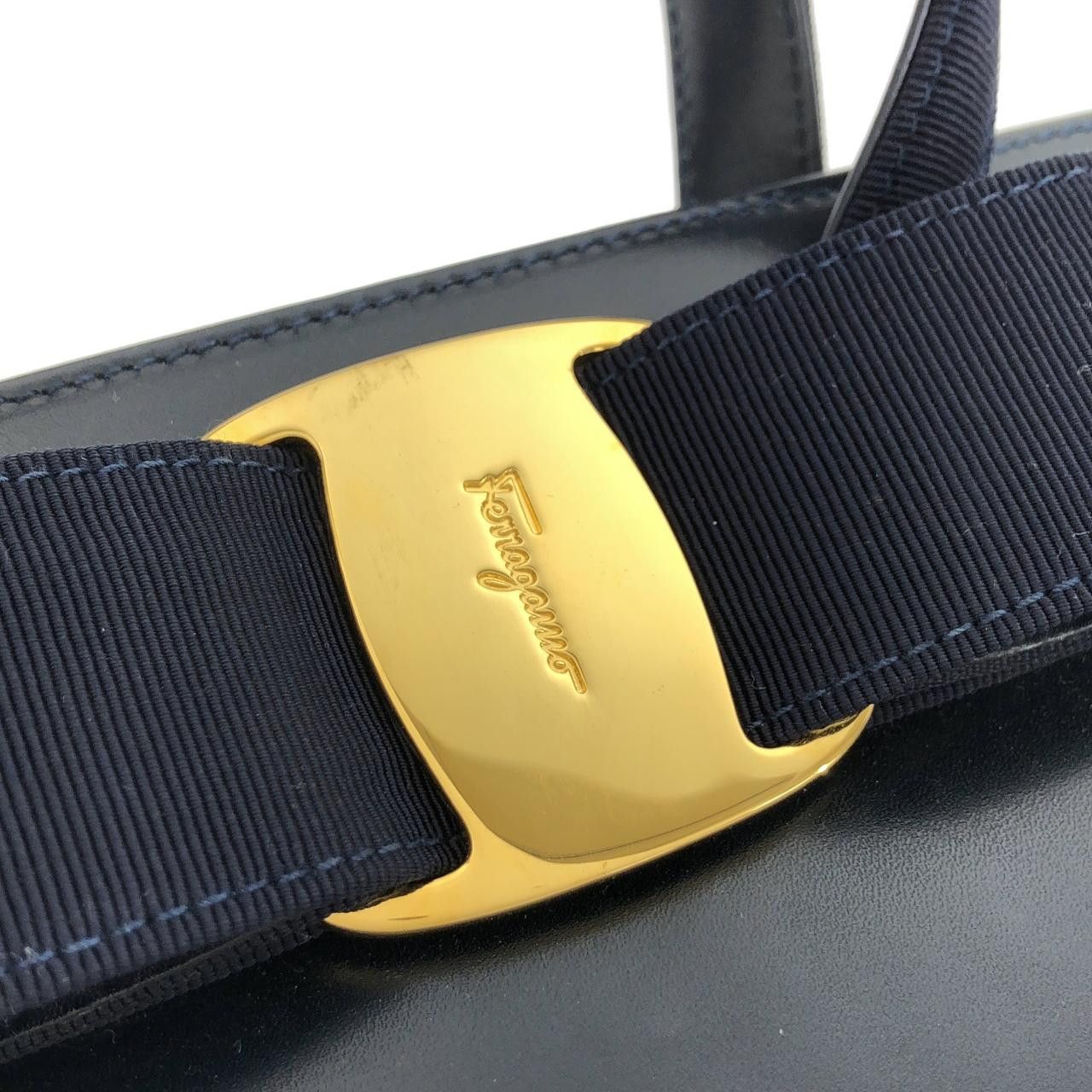 Salvatore Ferragamo Salvatore Ferragamo Salvatore Ferragamo 21 4178 Calf Shoulder Bag Leather Crossbody Bag 21 4178 DUTY FREE for USA Size ONE SIZE - 6 Thumbnail