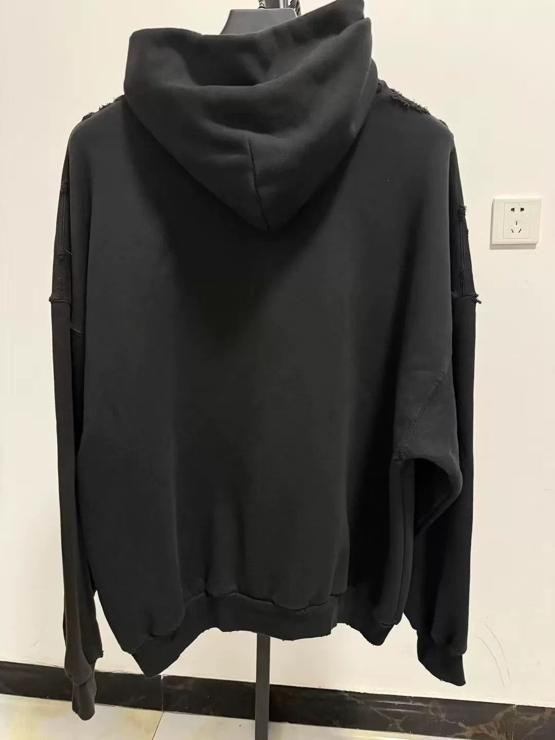 Balenciaga Balenciaga Distressed Rhinestone Crown Sweatshirt Size M / US 6-8 / IT 42-44 - 2 Thumbnail