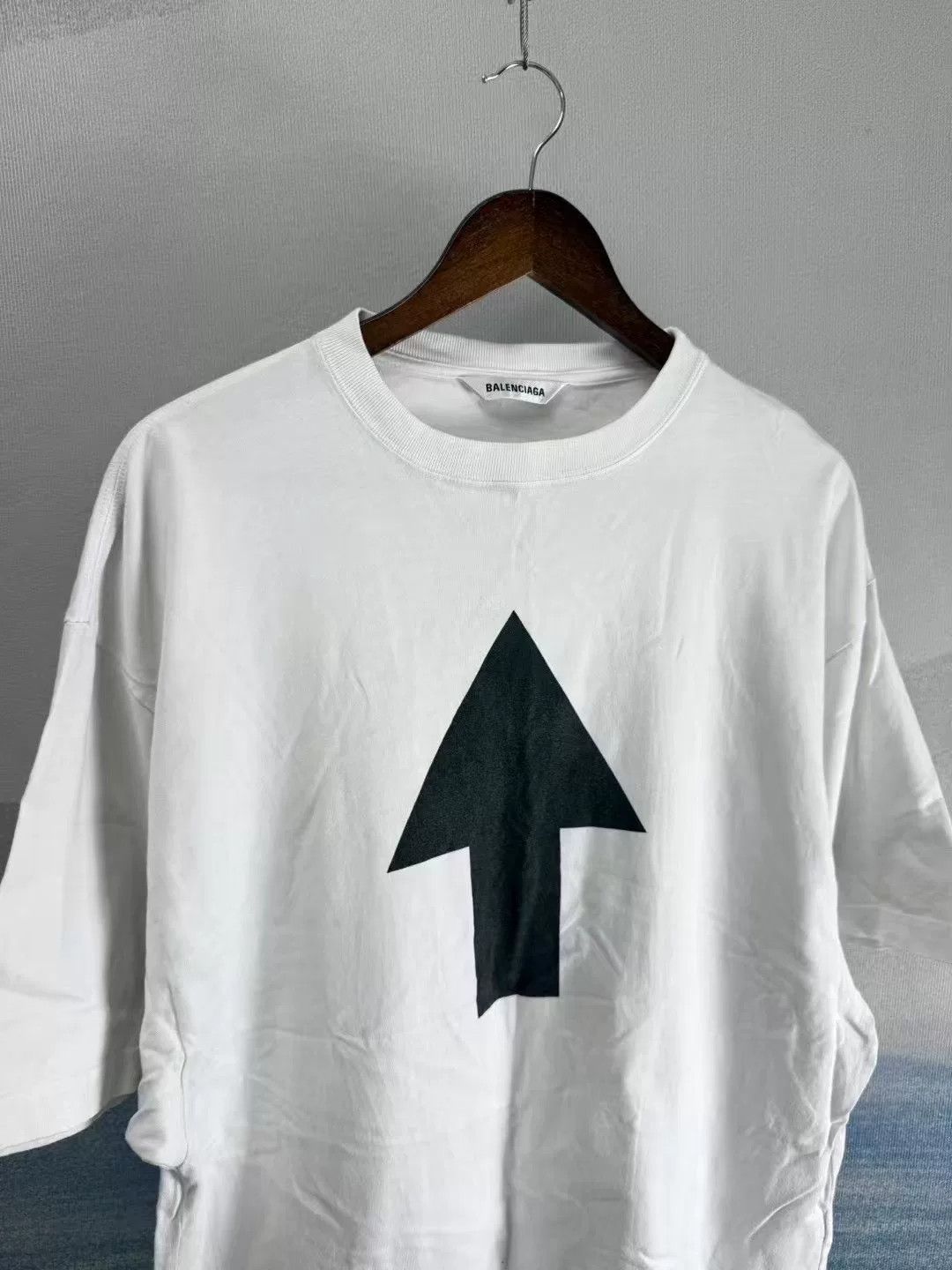 Balenciaga Balenciaga FW21 White Arrow Oversize XS Tee Size US XS / EU 42 / 0 - 2 Thumbnail