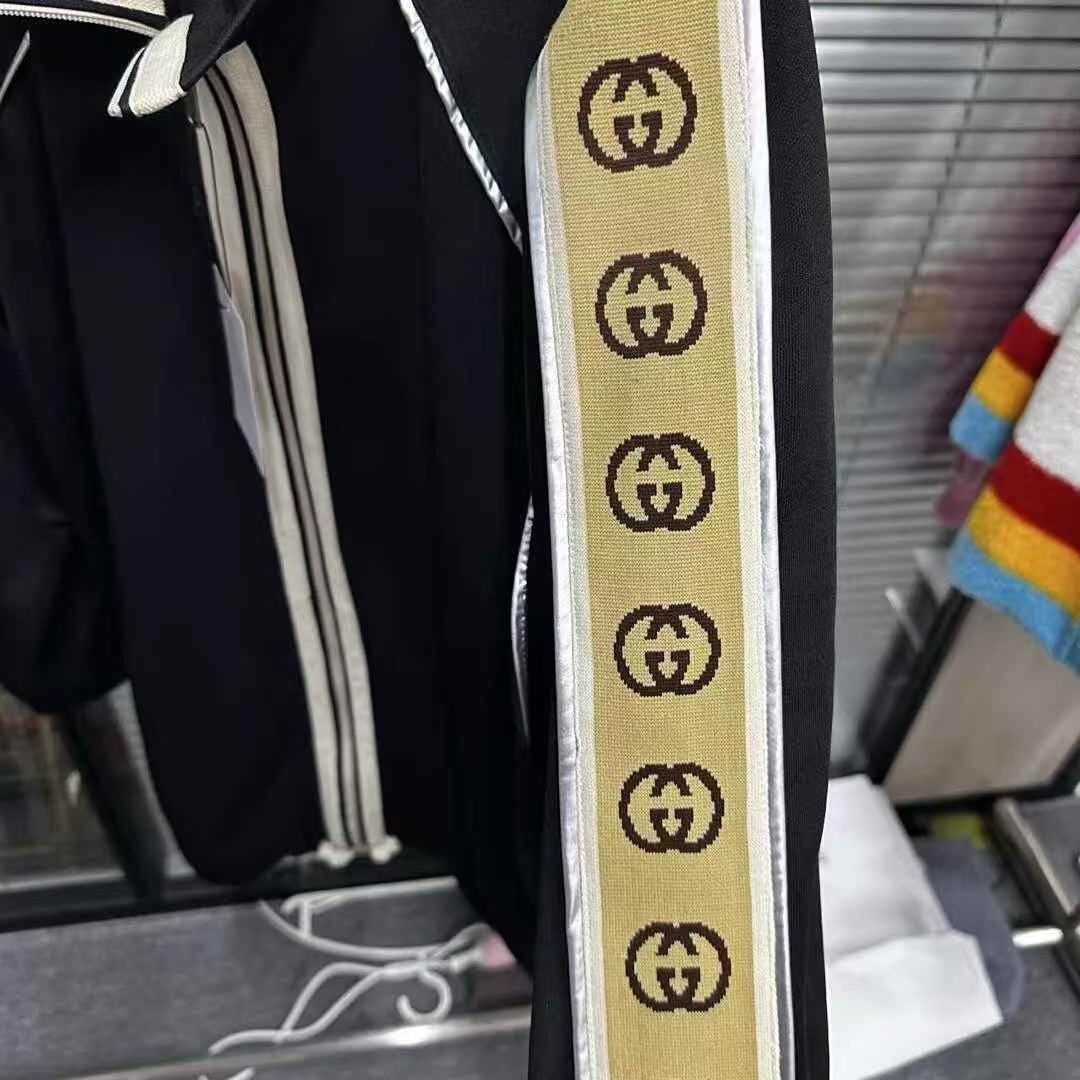 Gucci Gucci Logo Print Jacket Size US XS / EU 42 / 0 - 3 Thumbnail