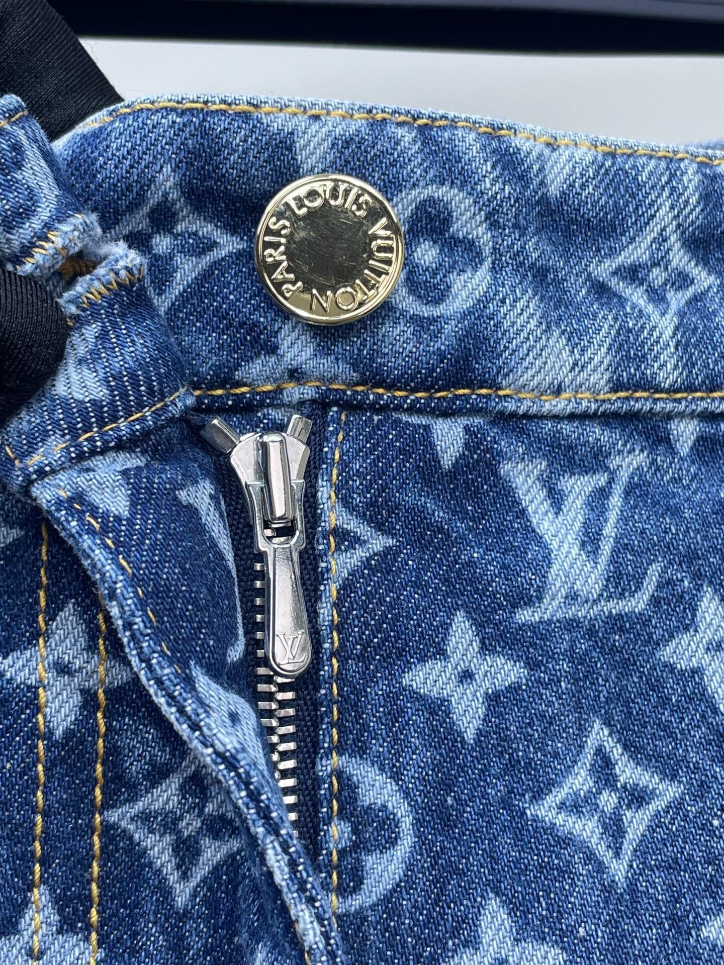 Louis Vuitton LV25 Monogram Denim Wide-Leg Pants Size 34" / US 12 / IT 48 - 4 Thumbnail