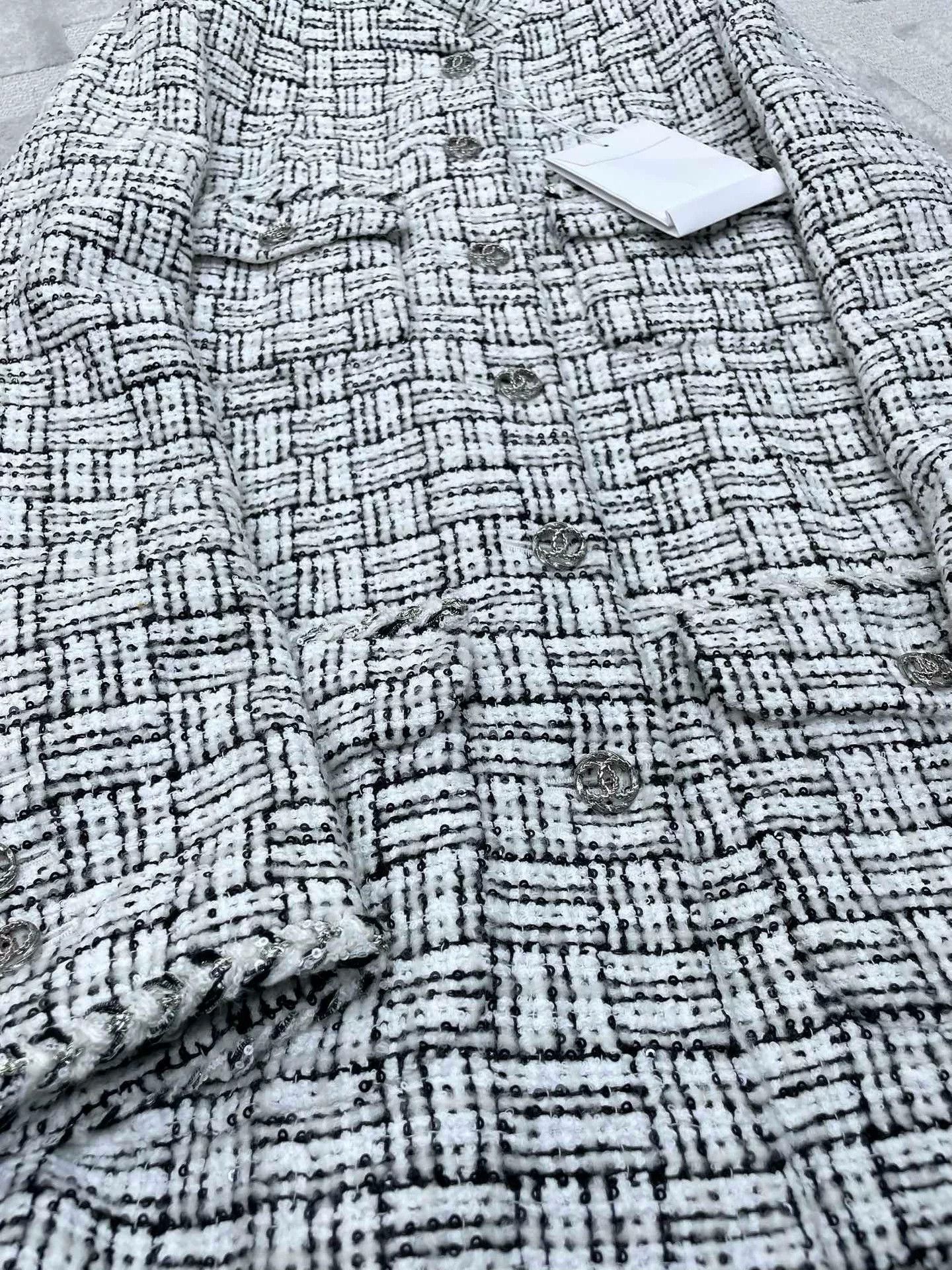 Chanel Chanel 23B Sequin Tweed Jacket Size XS / US 0-2 / IT 36-38 - 4 Thumbnail