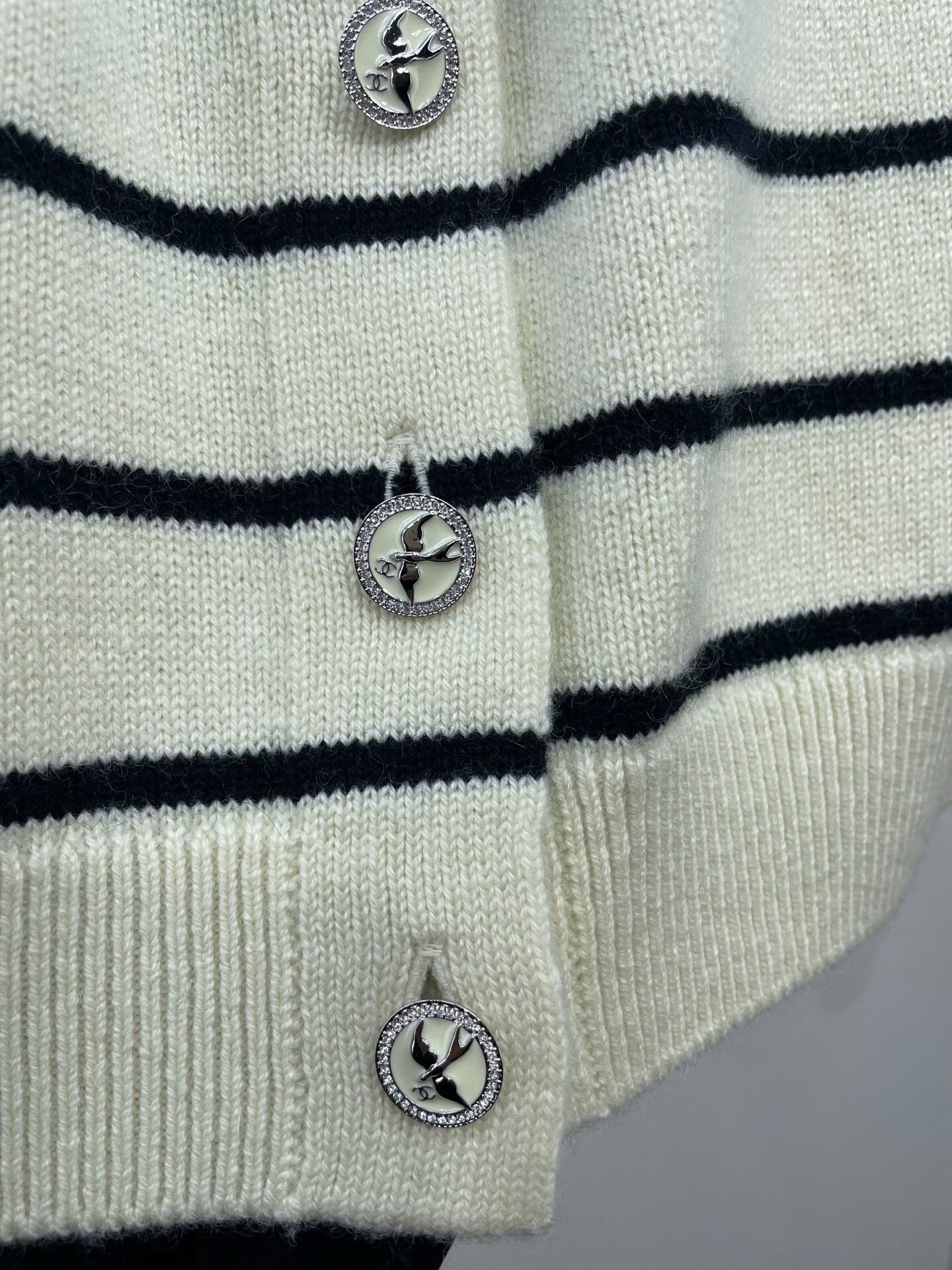 Chanel Chanel 25S Stripe Front-Back Button Cardigan Size XXS / US 00 / IT 34 - 3 Thumbnail