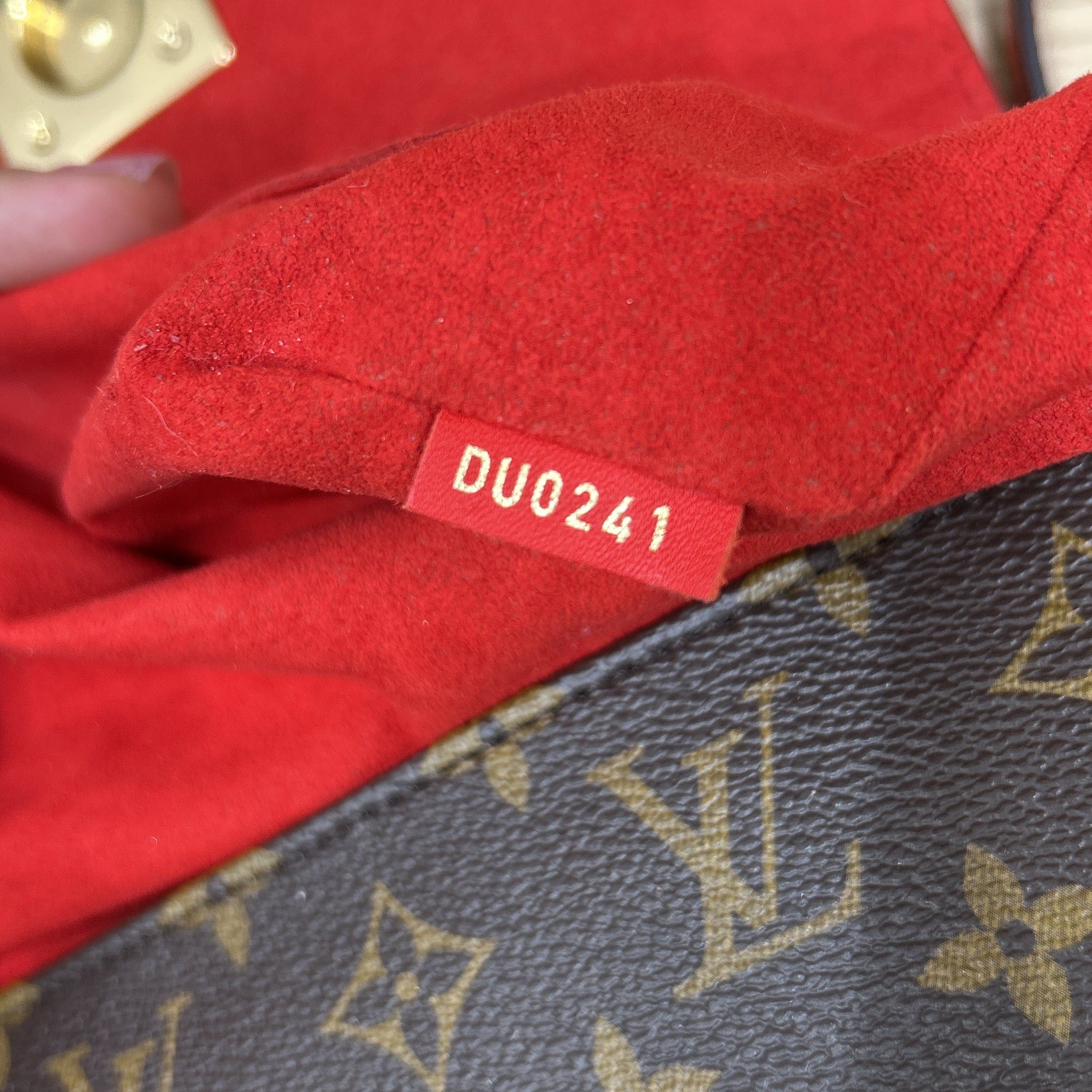 Louis Vuitton Locky Handbag Size ONE SIZE - 9 Thumbnail