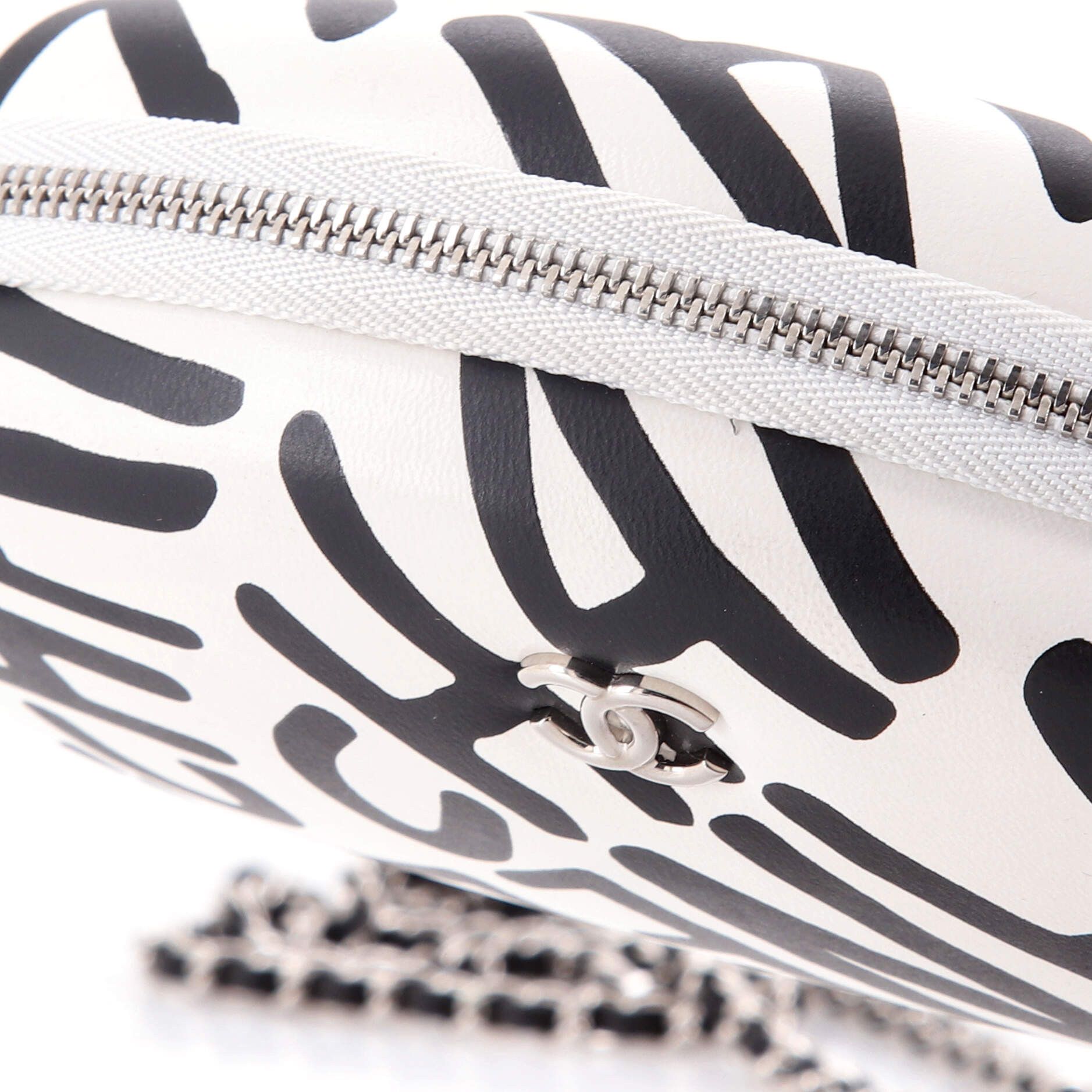 Chanel Coco Neige Zip Around Sunglasses Case with Chain Size ONE SIZE - 7 Thumbnail
