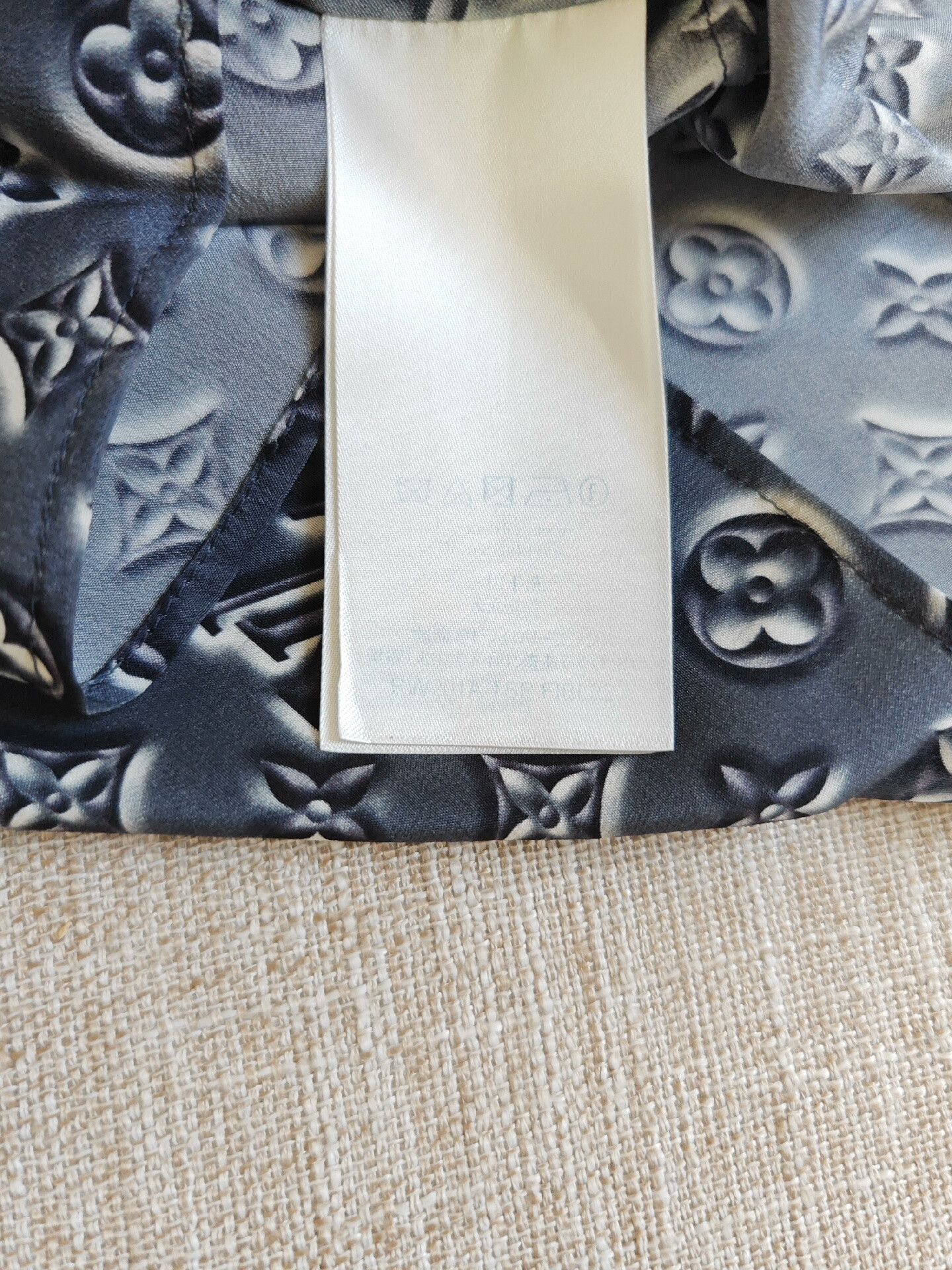 Louis Vuitton Louis Vuitton Women's Monogram Silk Shirt Size XXS / US 00 / IT 34 - 5 Thumbnail