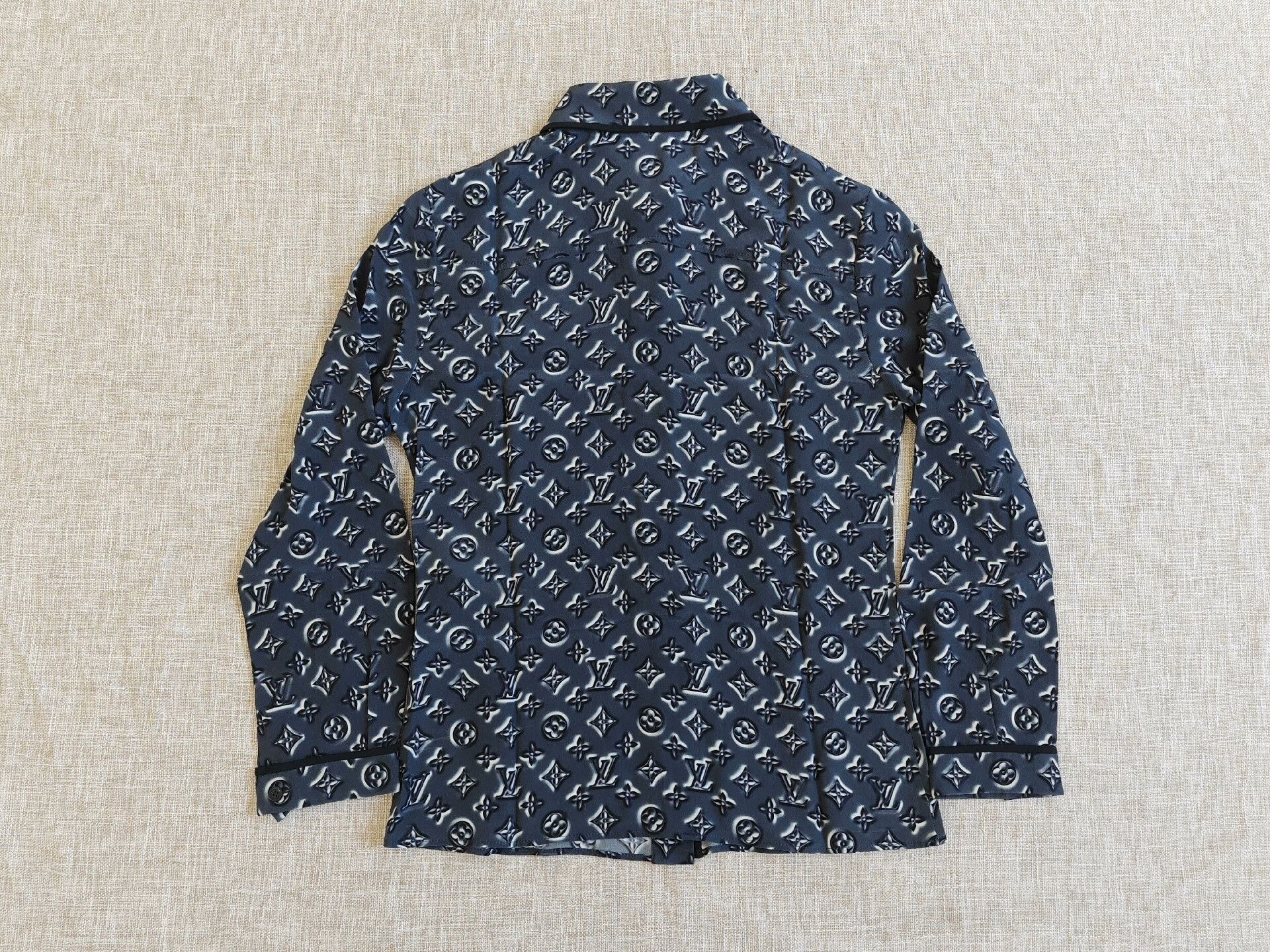 Louis Vuitton Louis Vuitton Women's Monogram Silk Shirt Size XXS / US 00 / IT 34 - 6 Thumbnail