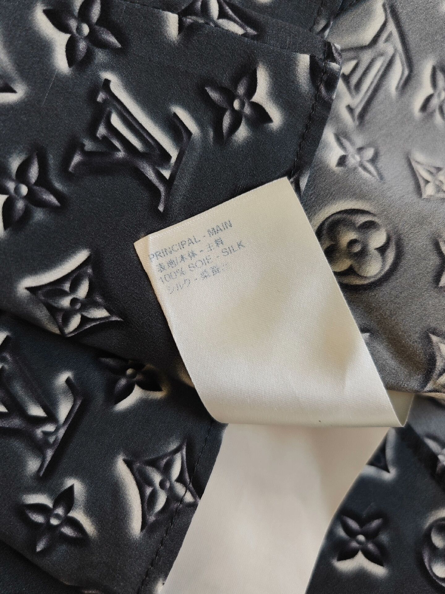 Louis Vuitton Louis Vuitton Women's Monogram Silk Shirt Size XXS / US 00 / IT 34 - 4 Thumbnail