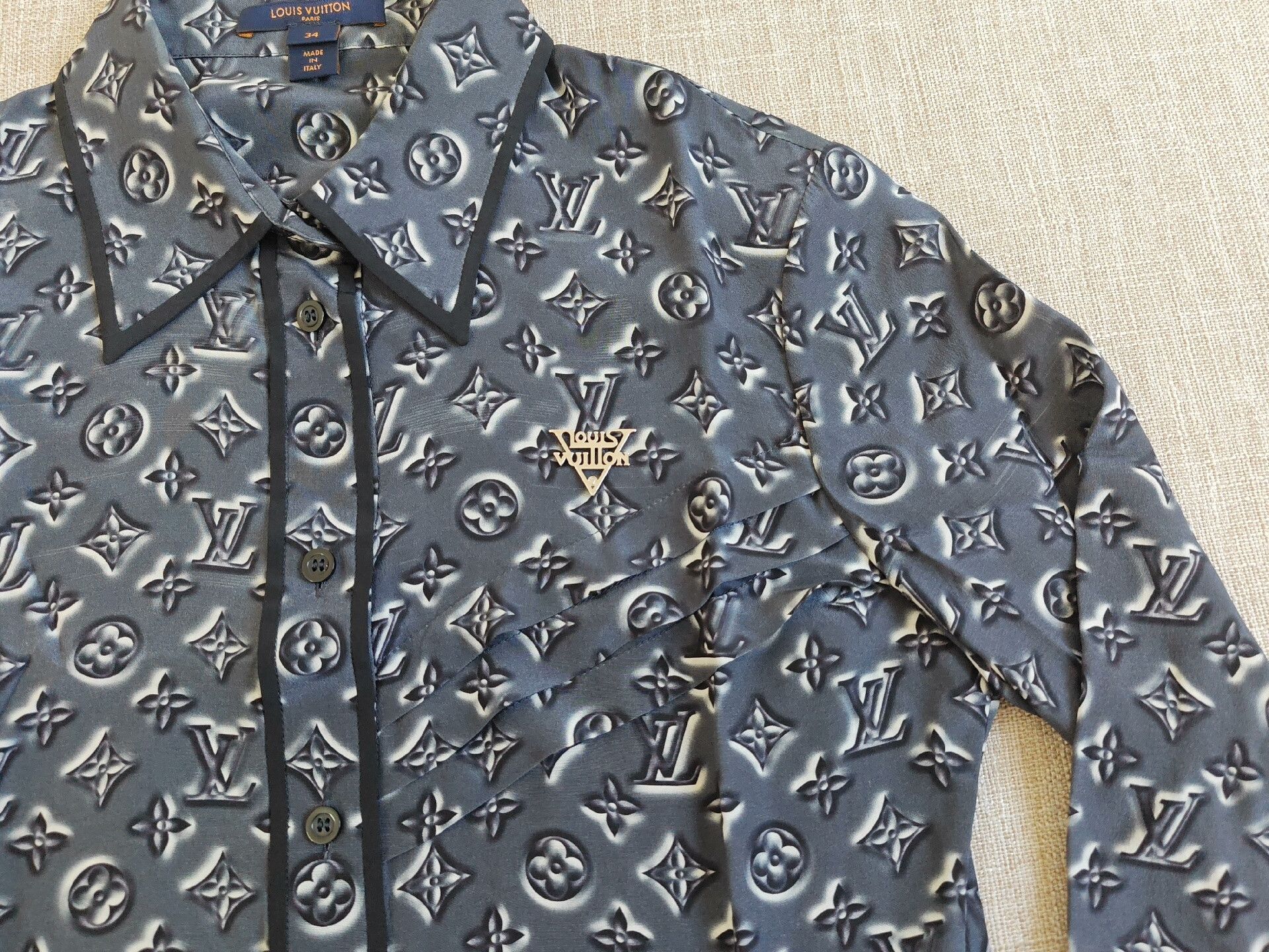 Louis Vuitton Louis Vuitton Women's Monogram Silk Shirt Size XXS / US 00 / IT 34 - 7 Thumbnail
