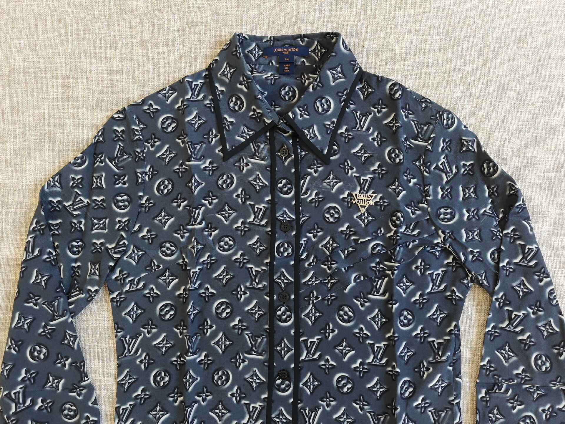 Louis Vuitton Louis Vuitton Women's Monogram Silk Shirt Size XXS / US 00 / IT 34 - 3 Thumbnail