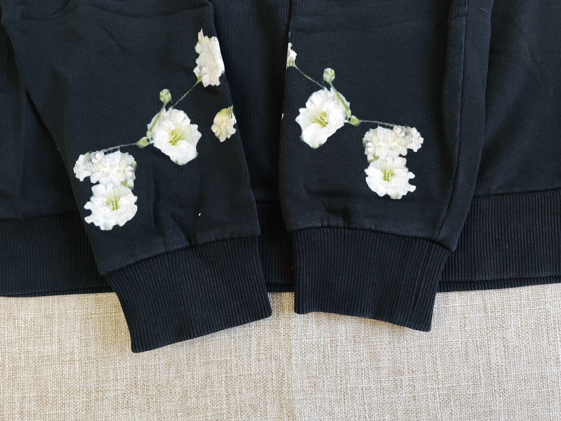 Givenchy Givenchy Men's Jasmine Flower Sweatshirt Size US S / EU 44-46 / 1 - 5 Thumbnail