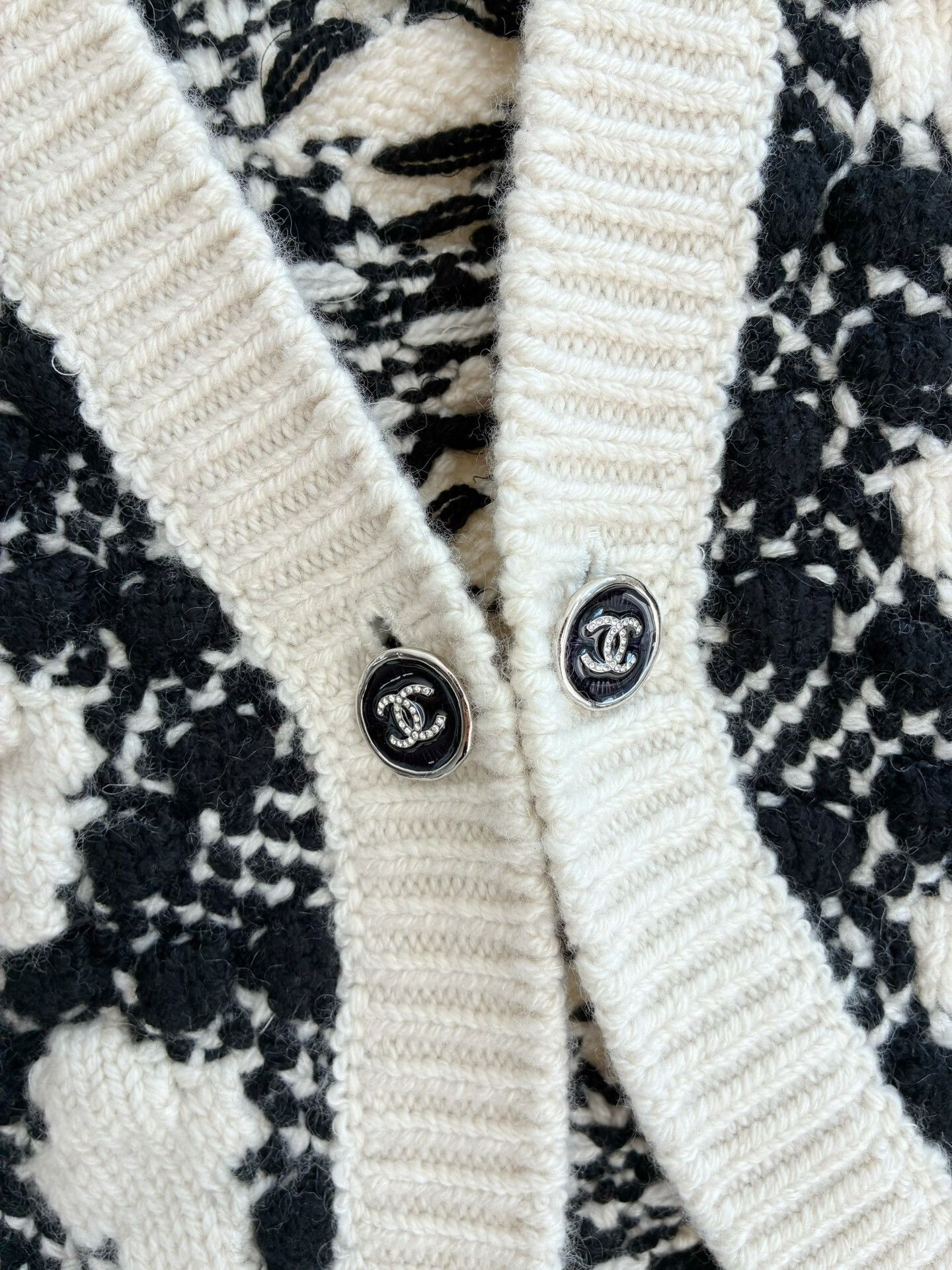 Chanel Chanel 21A Black White Knit Vest Size XXS / US 00 / IT 34 - 5 Thumbnail