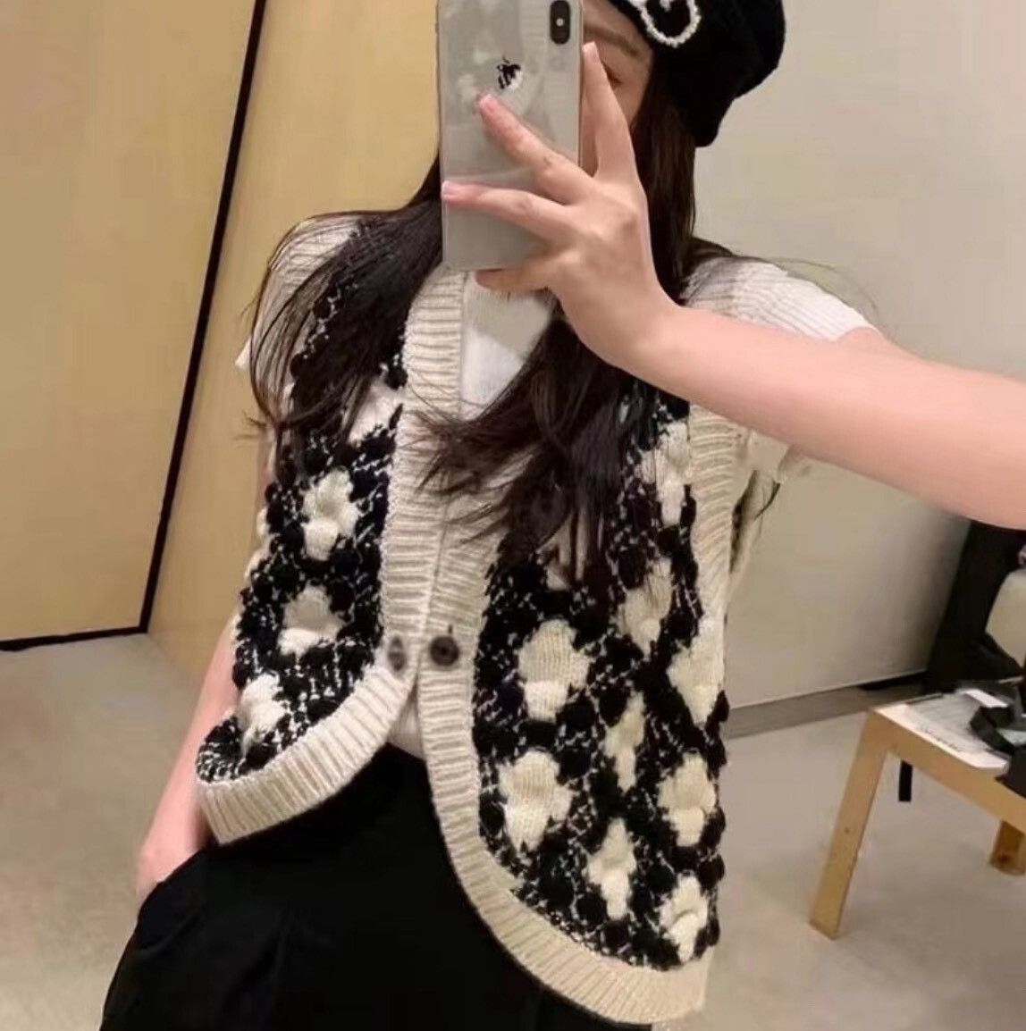 Chanel Chanel 21A Black White Knit Vest Size XXS / US 00 / IT 34 - 8 Thumbnail