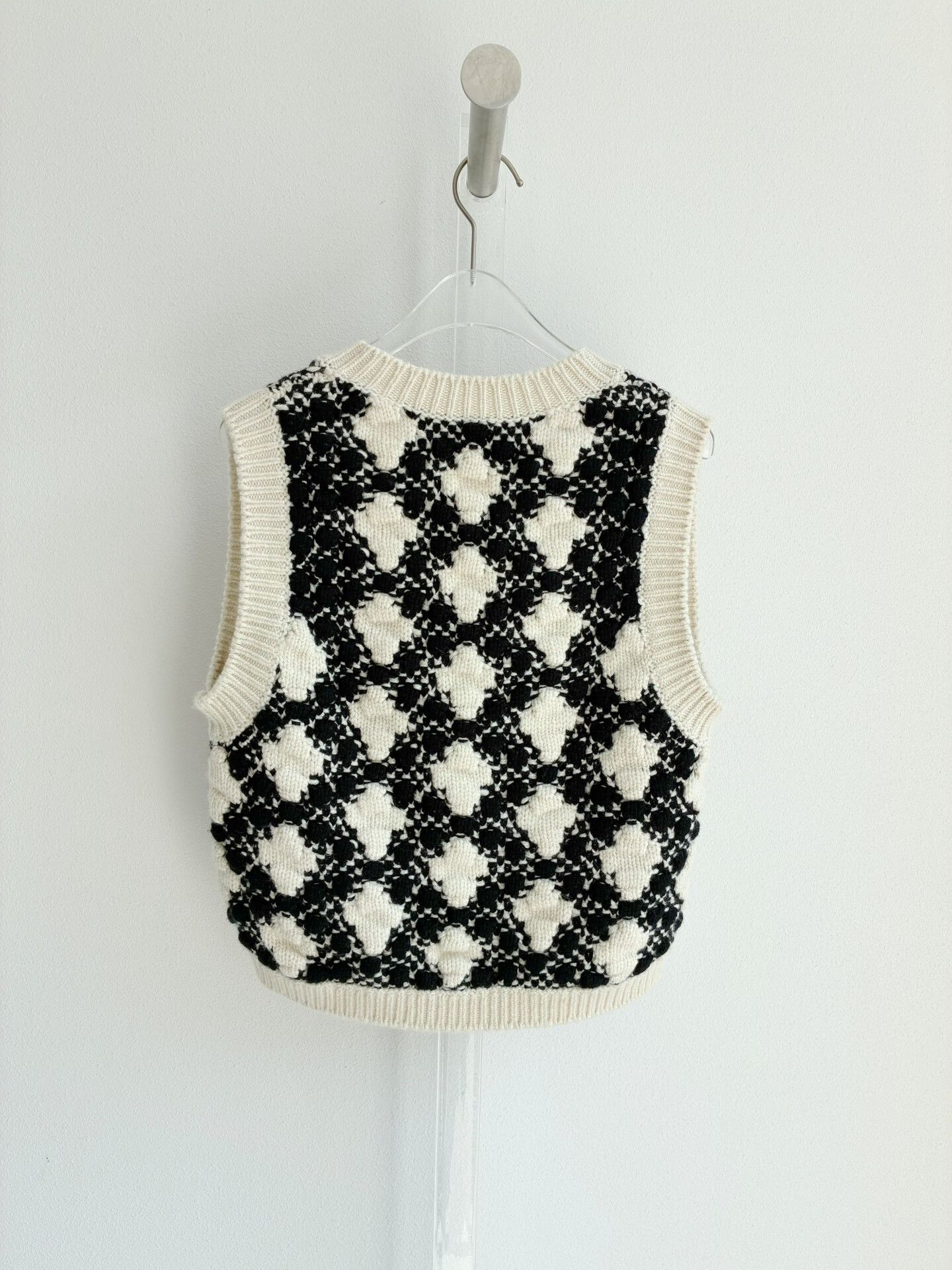 Chanel Chanel 21A Black White Knit Vest Size XXS / US 00 / IT 34 - 3 Thumbnail