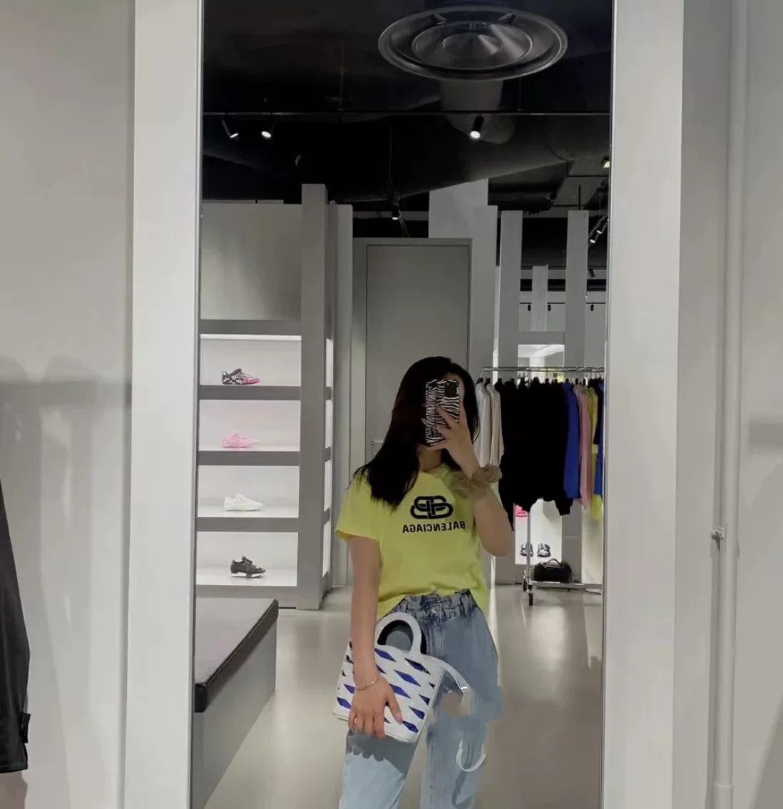 Balenciaga Balenciaga Lock Yellow Short-Sleeve M Size M / US 6-8 / IT 42-44 - 2 Thumbnail
