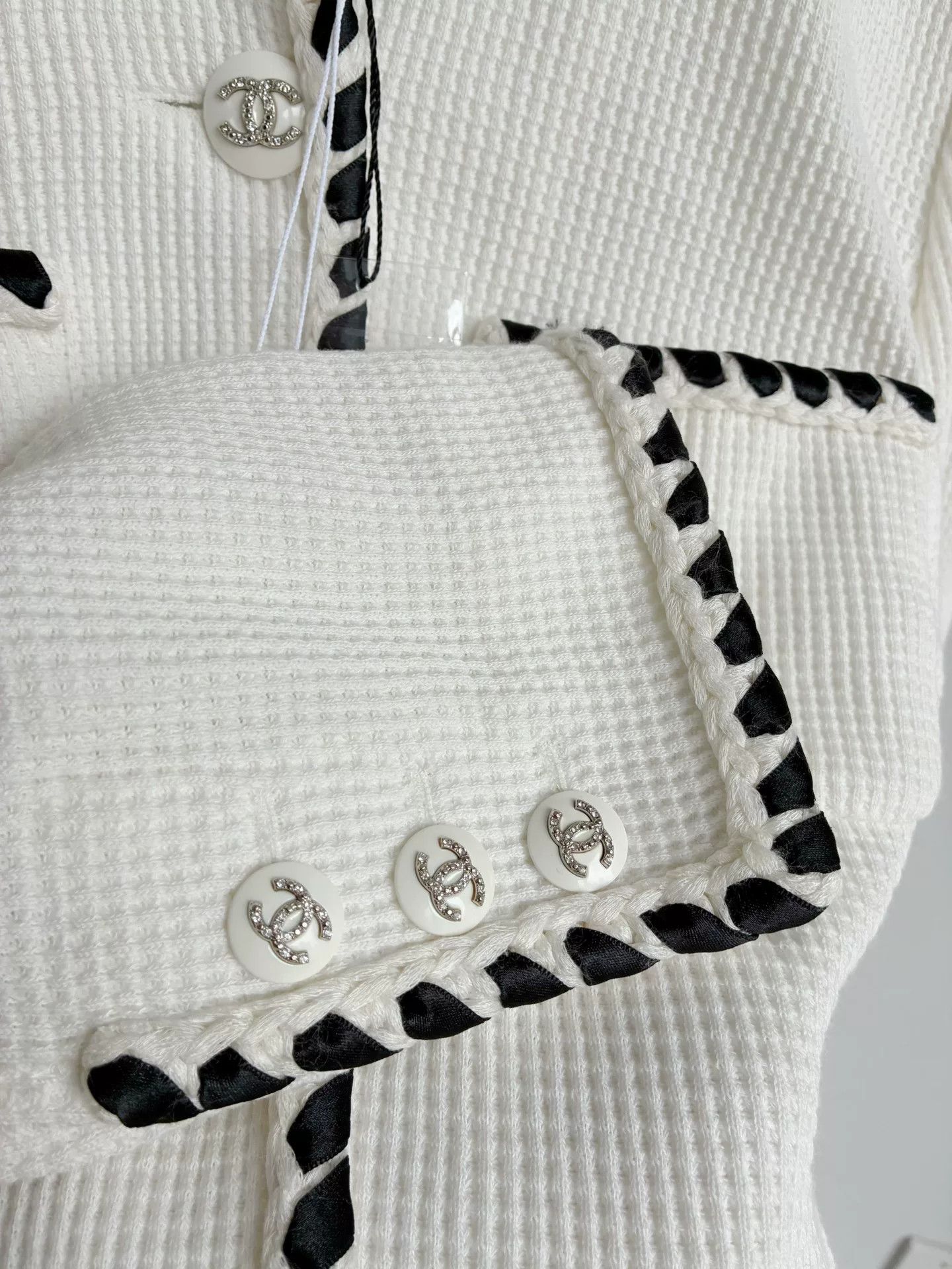 Chanel Chanel 21C White Waffle Coat Size XXS / US 00 / IT 34 - 5 Thumbnail