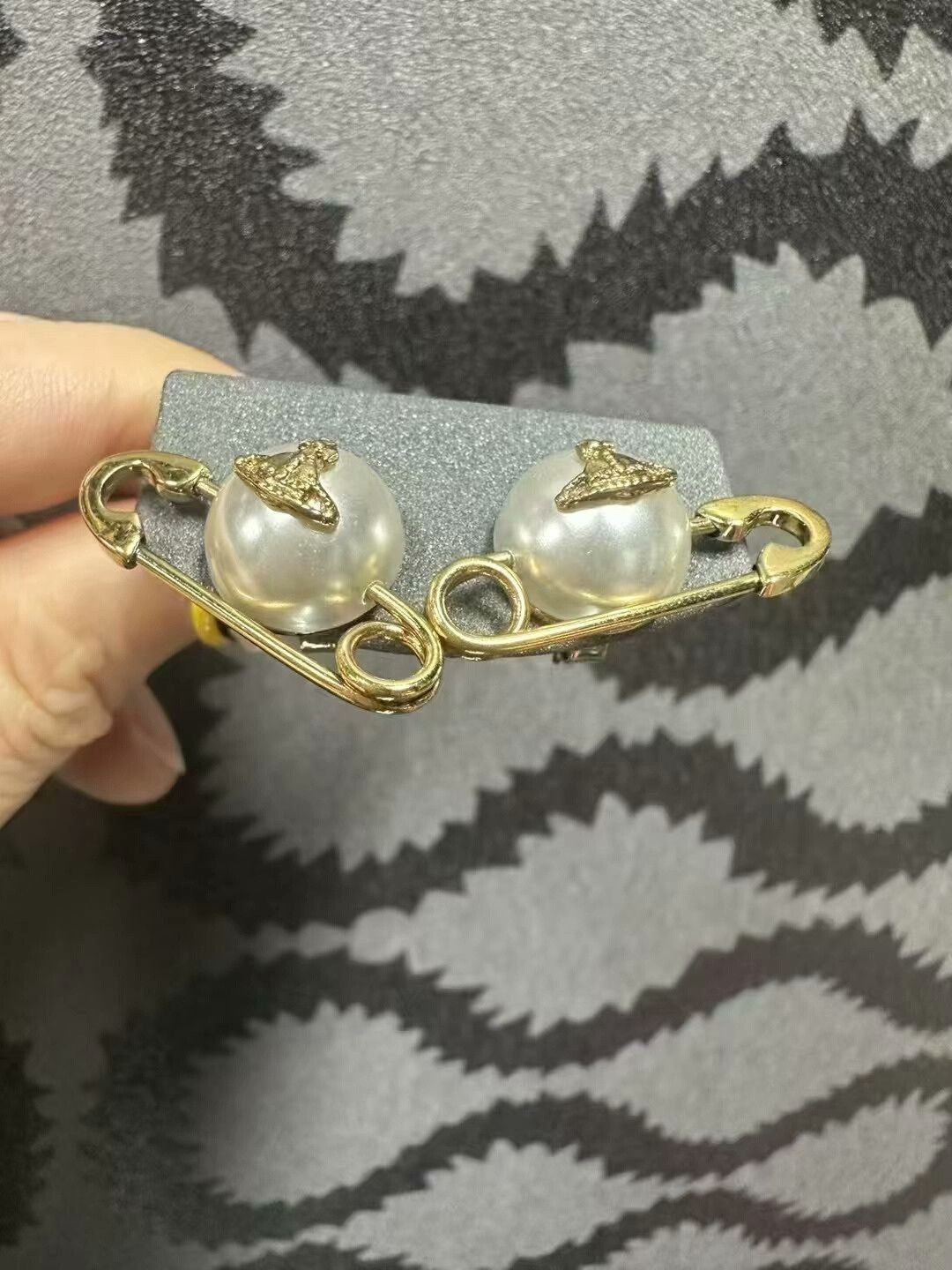 Vivienne Westwood Vivienne Westwood Saturn Pearl Earrings Size ONE SIZE - 2 Thumbnail