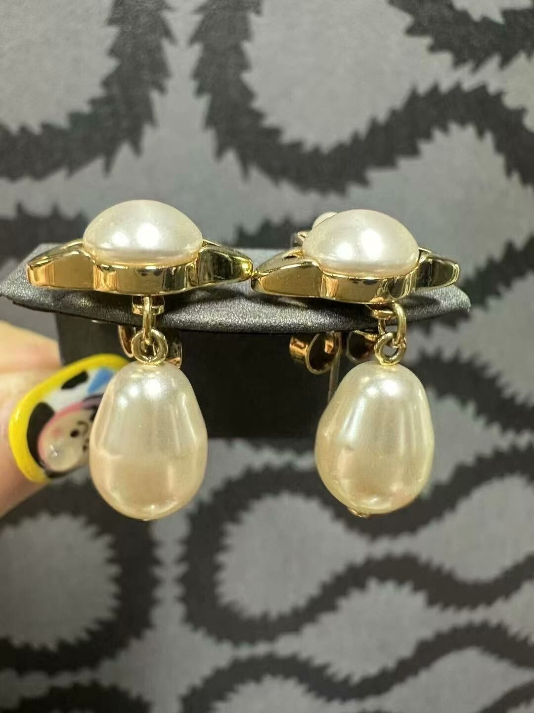 Vivienne Westwood Vivienne Westwood Saturn Pearl Earrings Size ONE SIZE - 2 Thumbnail