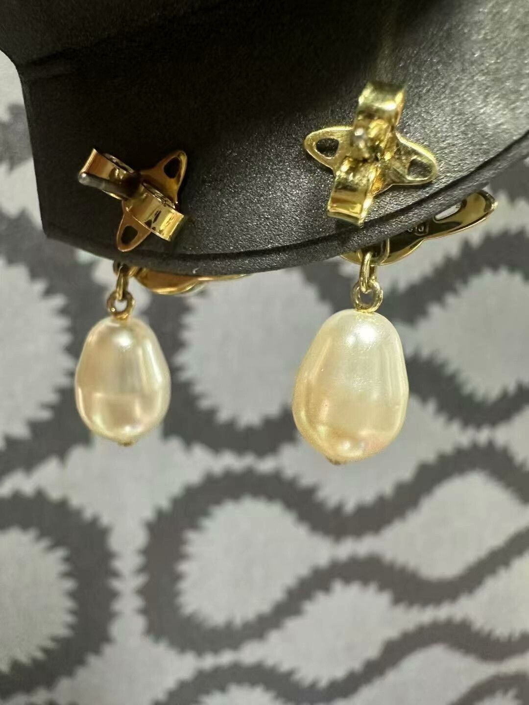 Vivienne Westwood Vivienne Westwood Saturn Pearl Earrings Size ONE SIZE - 3 Thumbnail