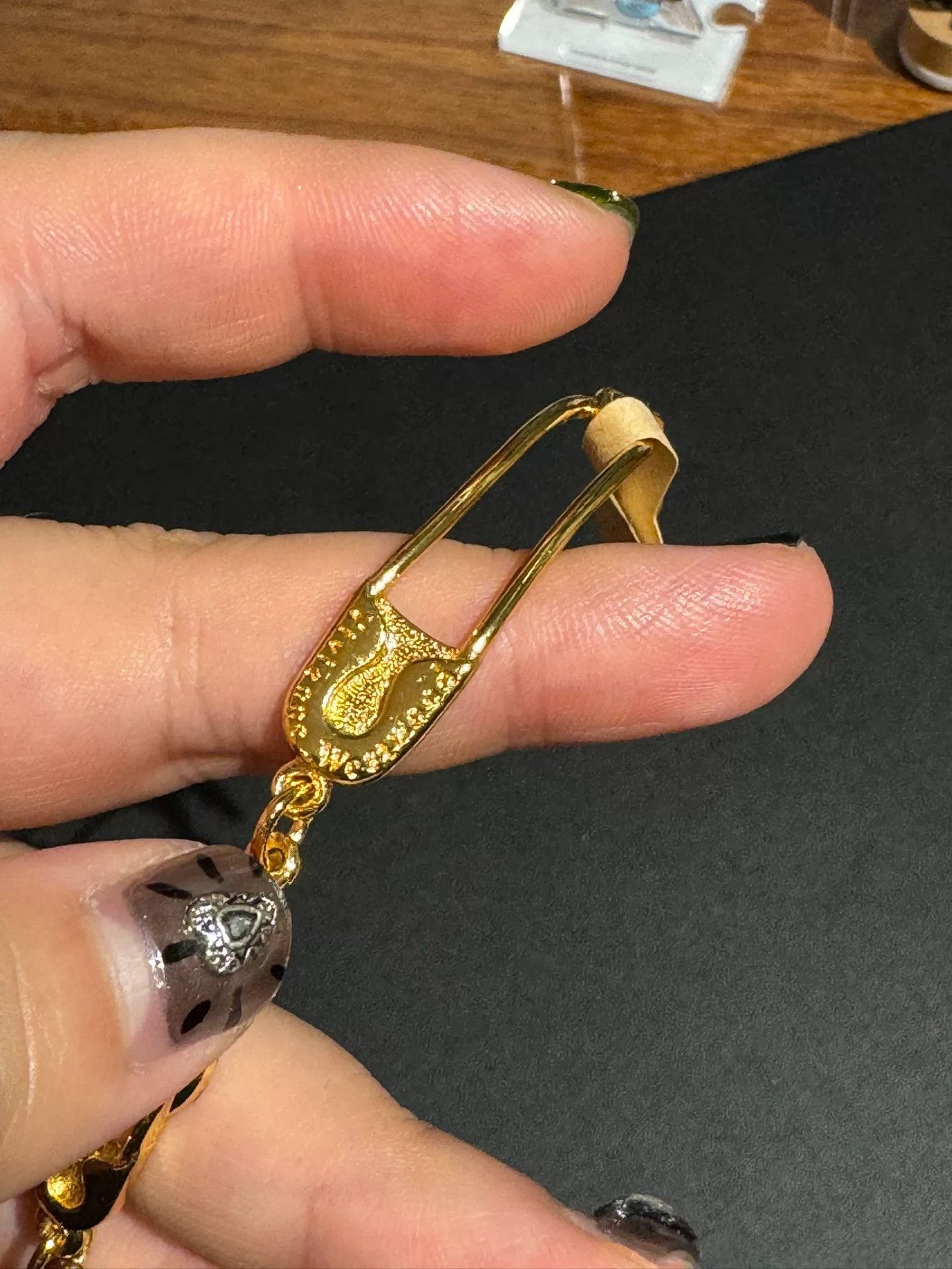 Vivienne Westwood Vivienne Westwood Gold Saturn Safety Pin Bracelet Size ONE SIZE - 3 Thumbnail