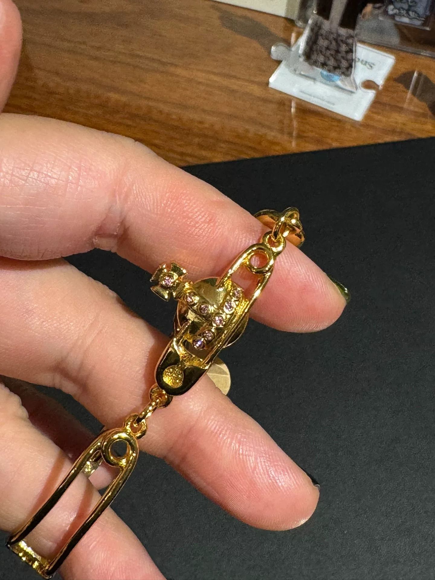 Vivienne Westwood Vivienne Westwood Gold Saturn Safety Pin Bracelet Size ONE SIZE - 5 Thumbnail
