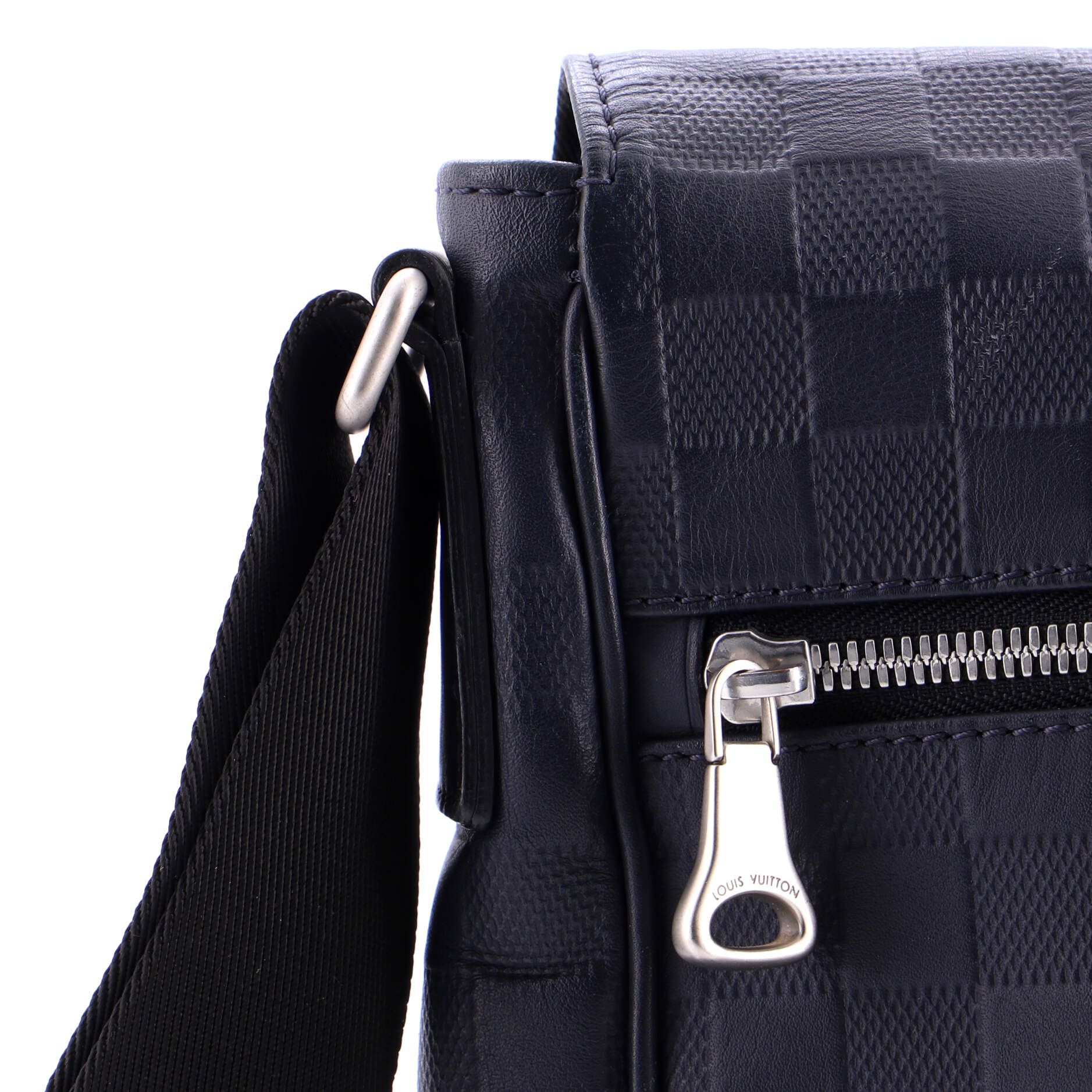 Louis Vuitton District NM Messenger Bag Size ONE SIZE - 7 Thumbnail