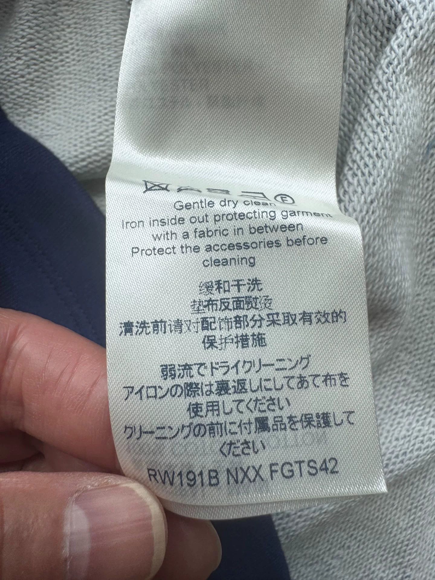 Louis Vuitton Louis Vuitton Tie-Dye Gradient Logo Embroidered T-Shirt Size XS / US 0-2 / IT 36-38 - 5 Thumbnail