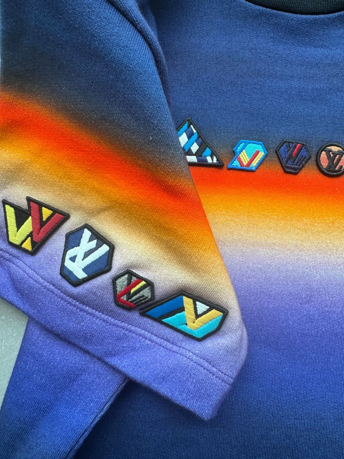 Louis Vuitton Louis Vuitton Tie-Dye Gradient Logo Embroidered T-Shirt Size XS / US 0-2 / IT 36-38 - 4 Thumbnail