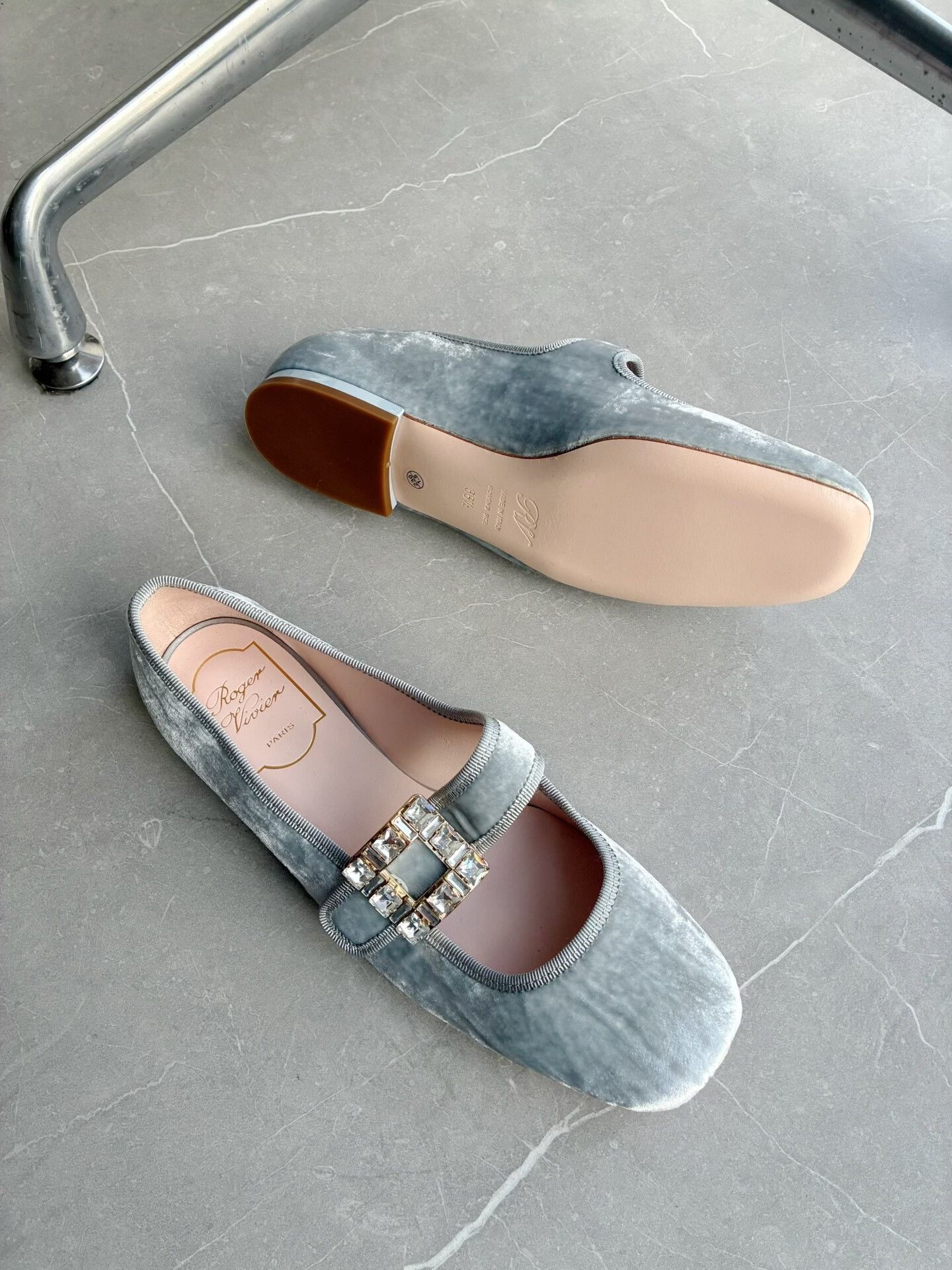 Roger Vivier Roger Vivier Velvet Crystal Buckle Mary Janes Size US 5.5 / IT 35.5 - 5 Thumbnail