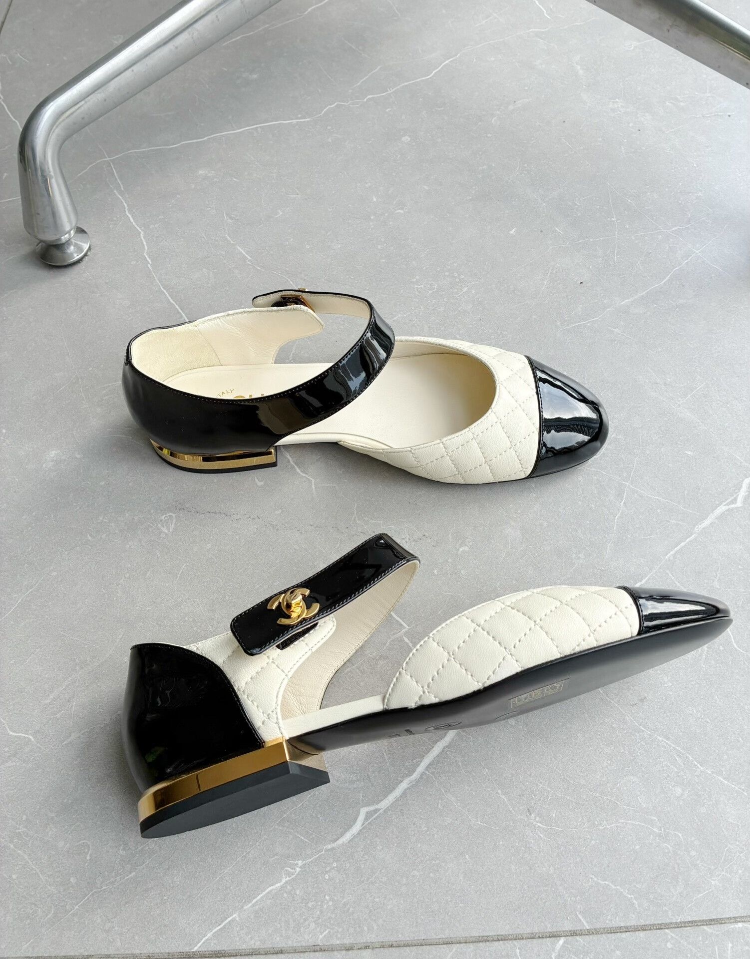 Chanel Chanel Two-Tone Mary Jane Shoes Size US 6 / IT 36 - 5 Thumbnail