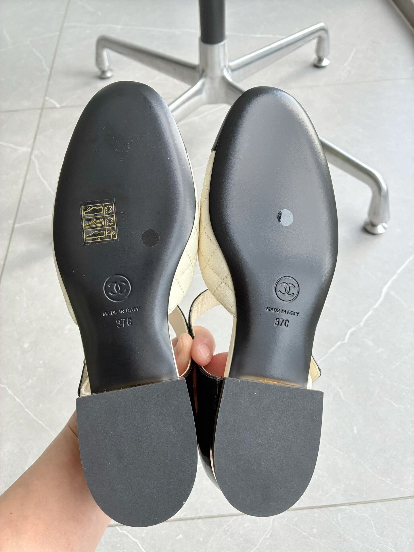 Chanel Chanel Two-Tone Mary Jane Shoes Size US 6 / IT 36 - 7 Thumbnail