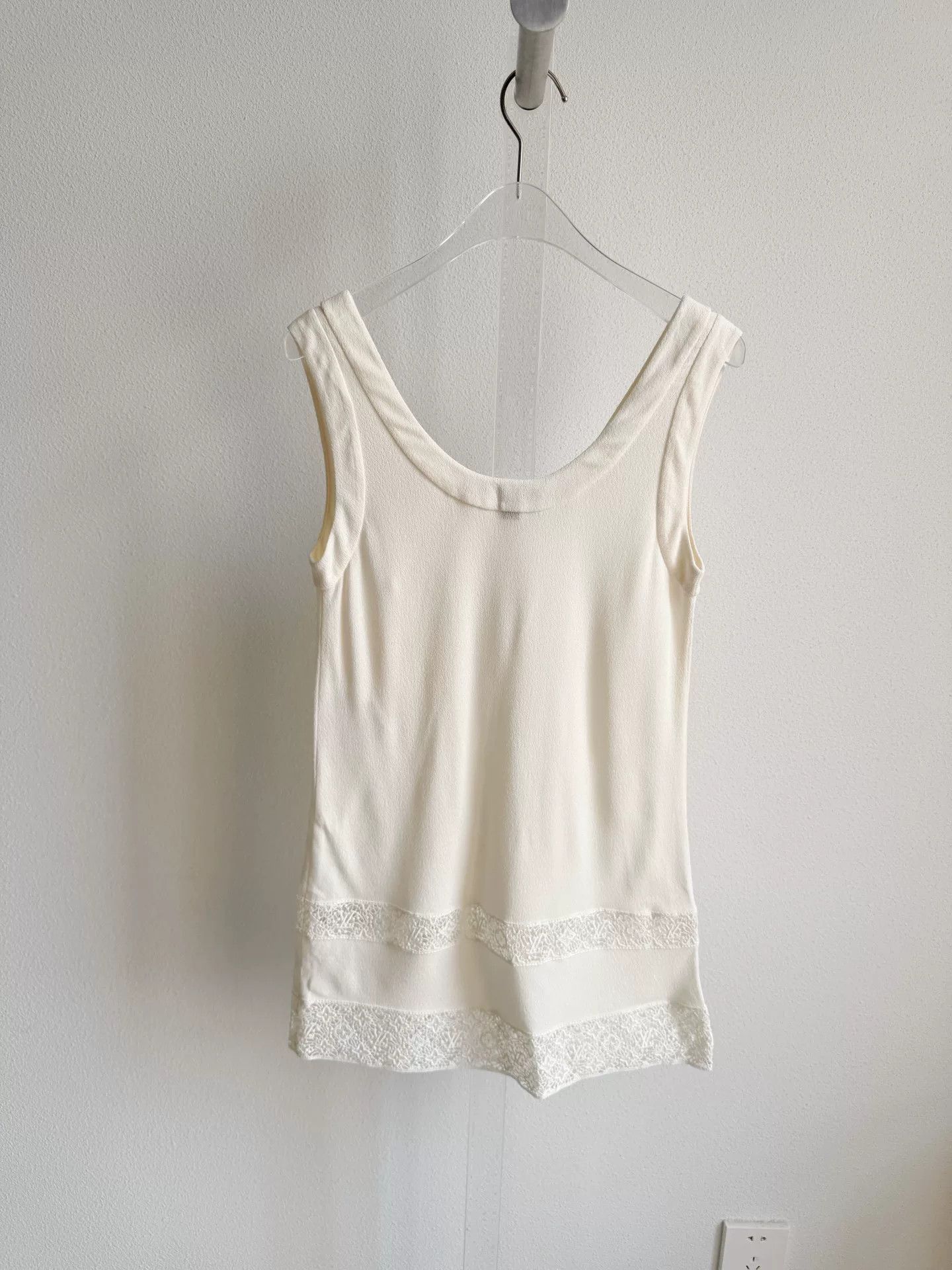 Louis Vuitton Louis Vuitton White Lace Tank Top 34 Size XXS / US 00 / IT 34 - 2 Thumbnail