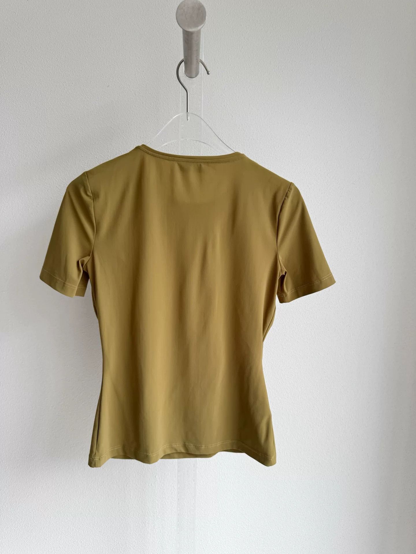 Miu Miu Miu Miu Olive Logo Short-Sleeve T-shirt Size S / US 4 / IT 40 - 3 Thumbnail