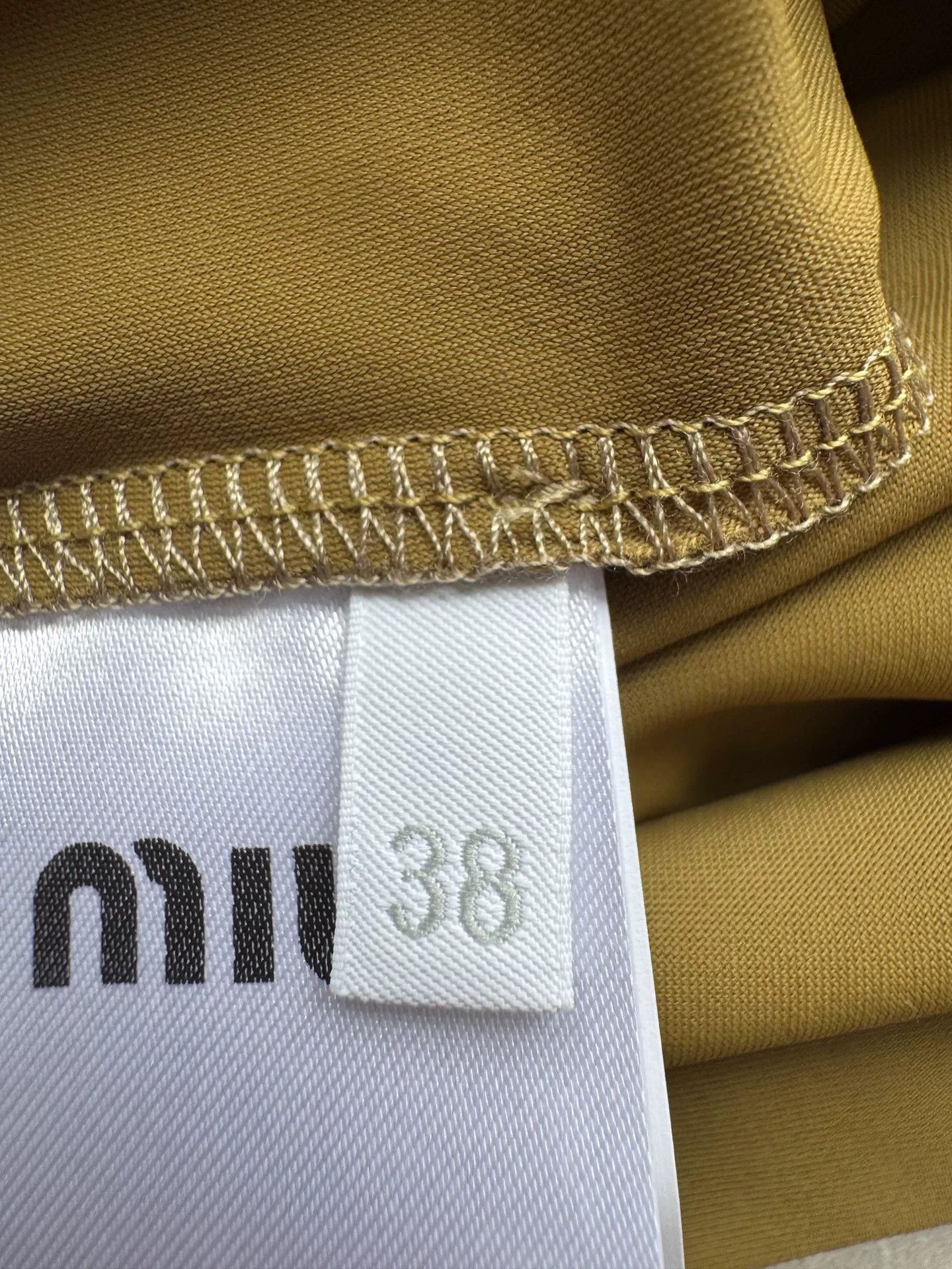 Miu Miu Miu Miu Olive Logo Short-Sleeve T-shirt Size S / US 4 / IT 40 - 5 Thumbnail