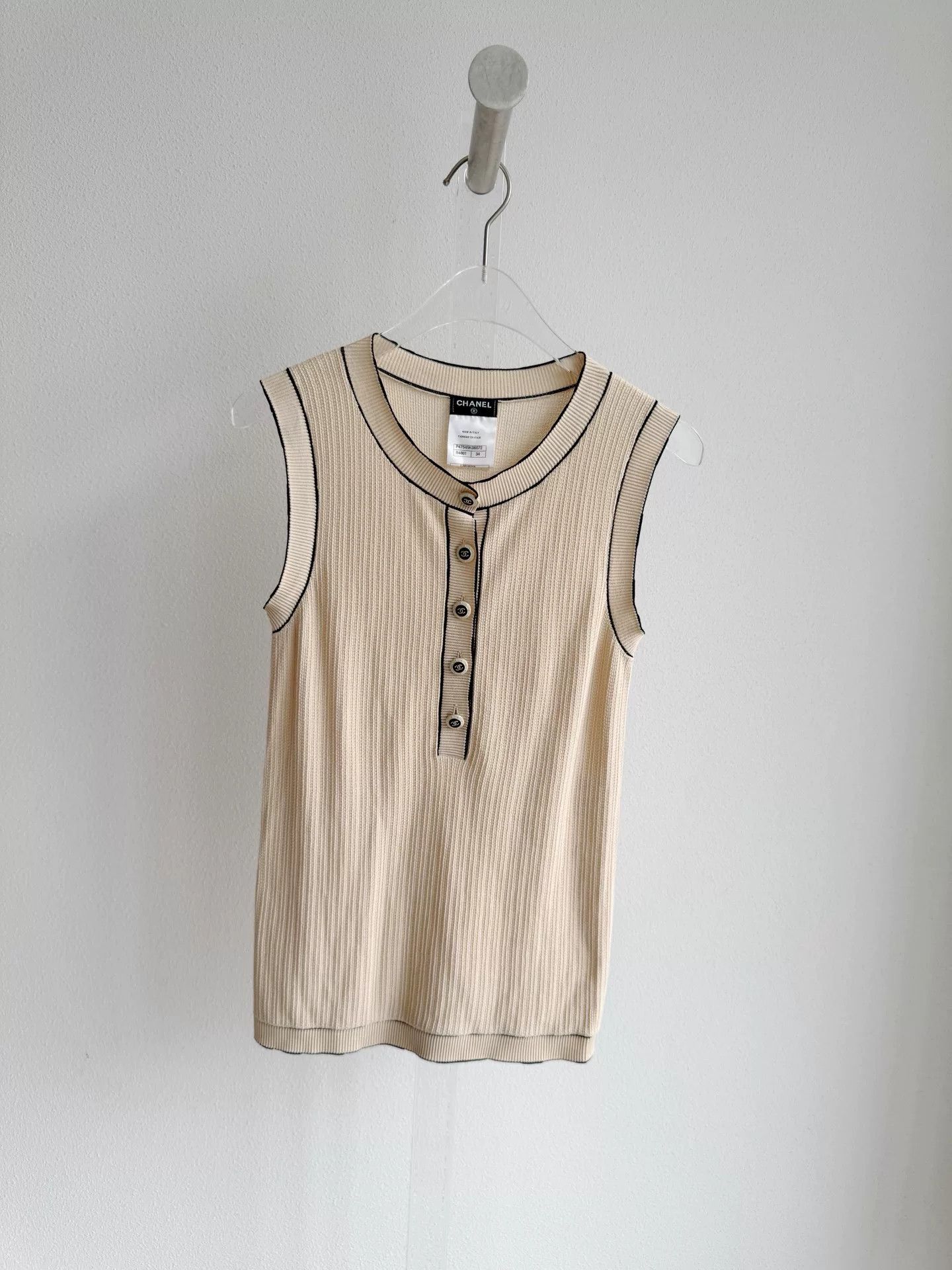 Chanel Chanel Beige Knit Vest Size XXS / US 00 / IT 34 - 2 Thumbnail