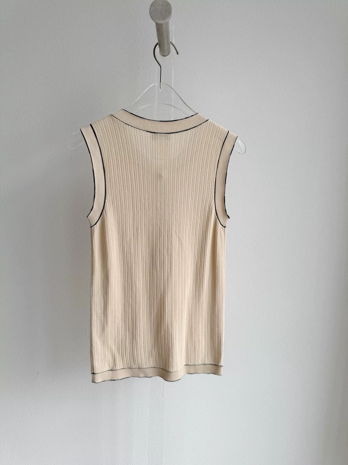 Chanel Chanel Beige Knit Vest Size XXS / US 00 / IT 34 - 3 Thumbnail