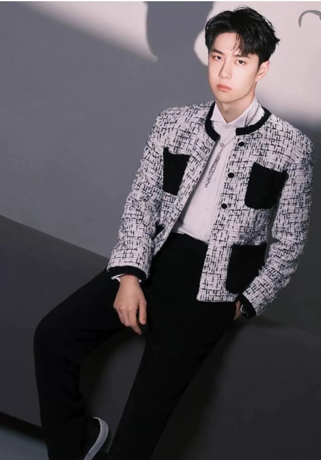 Chanel Chanel 22C Wang Yibo Resort Tweed Jacket Size US XS / EU 42 / 0 - 2 Thumbnail